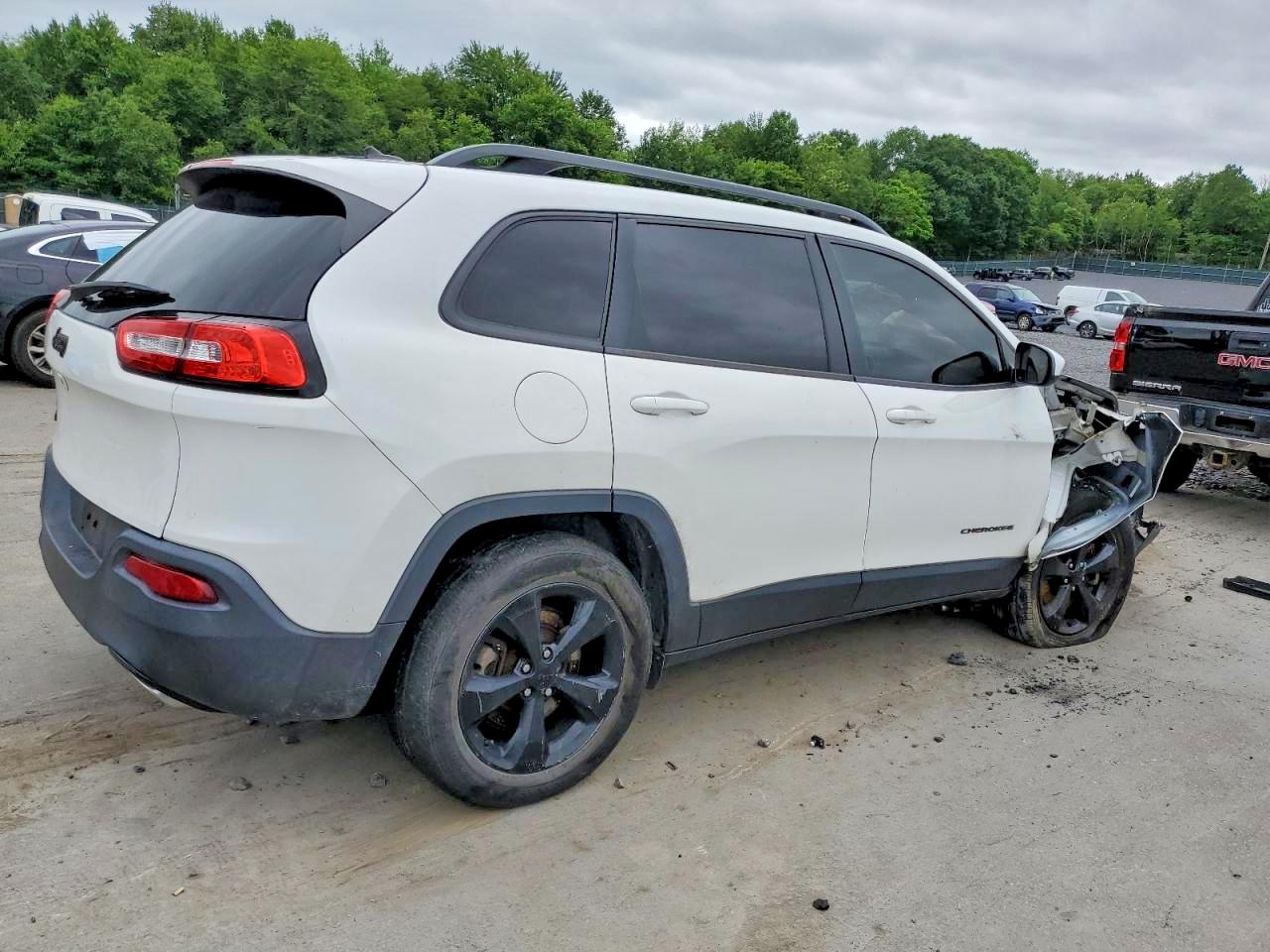 2015 Jeep Cherokee Latitude White vin: 1C4PJMCS5FW750659