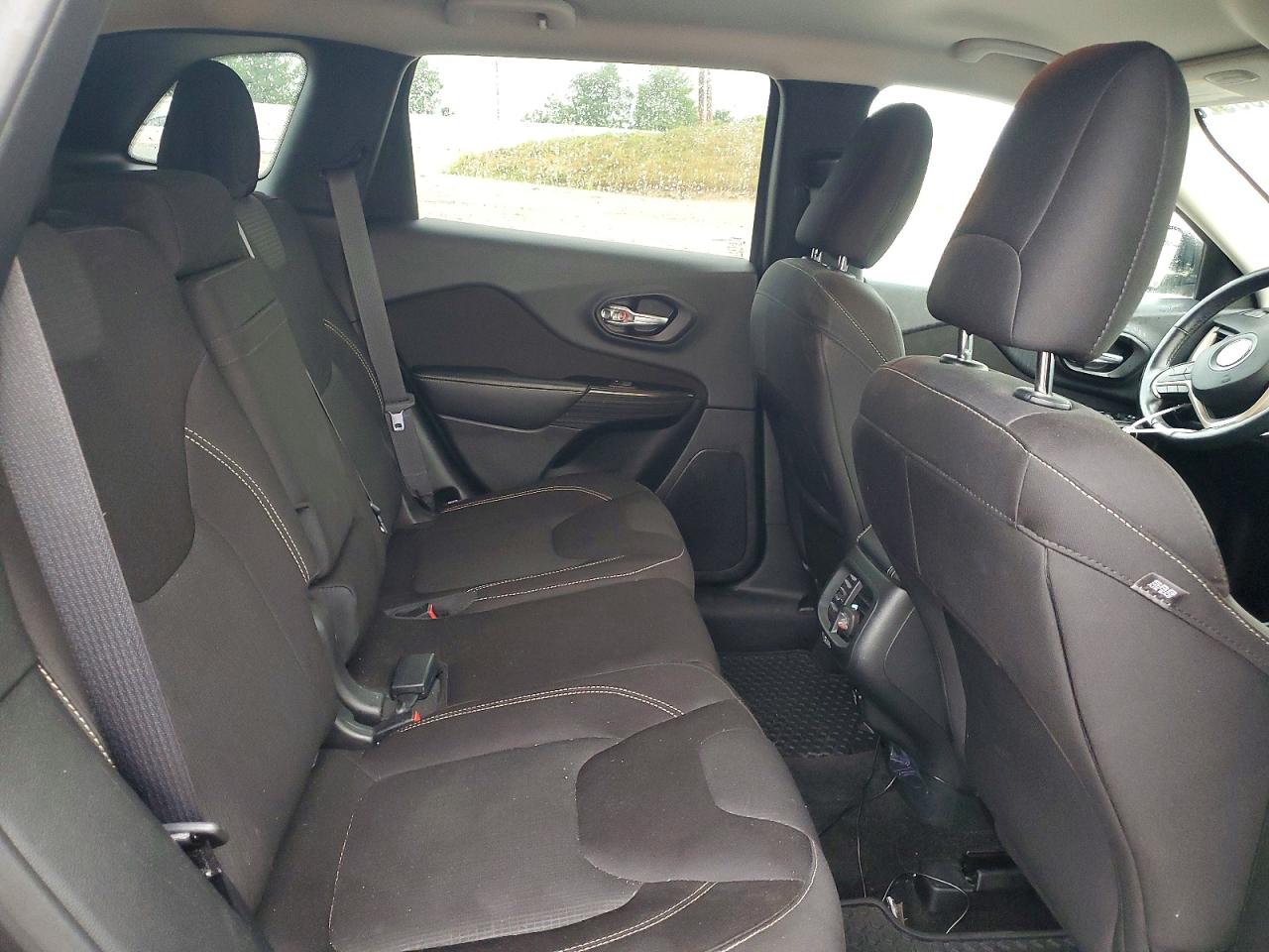 2015 Jeep Cherokee Latitude Серый vin: 1C4PJMCS5FW758048