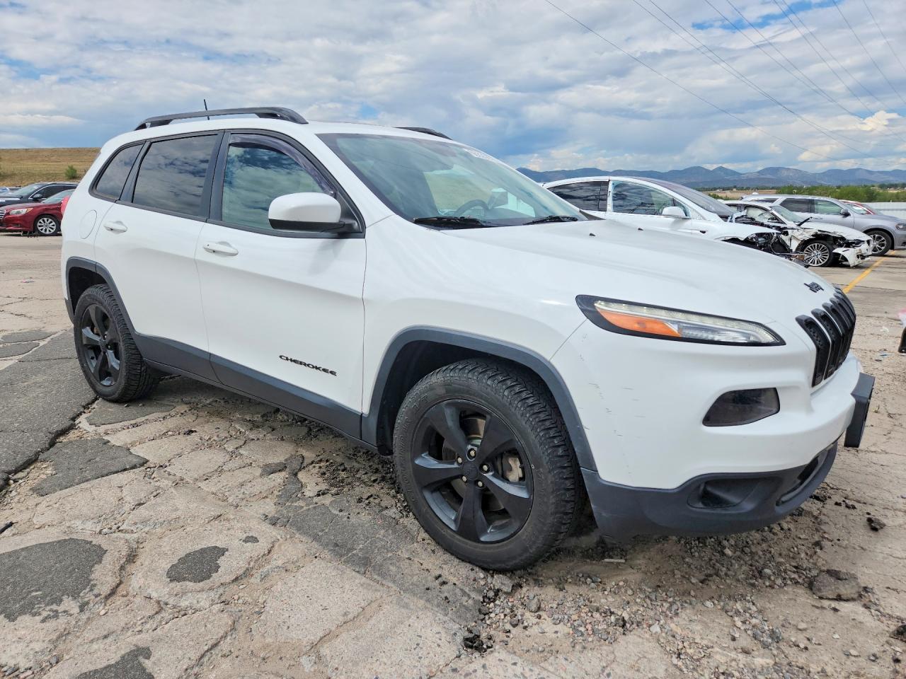 2015 Jeep Cherokee Latitude White vin: 1C4PJMCS5FW792989
