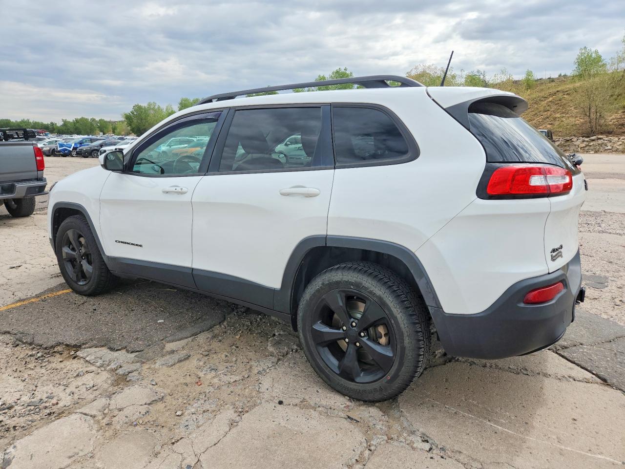 2015 Jeep Cherokee Latitude White vin: 1C4PJMCS5FW792989
