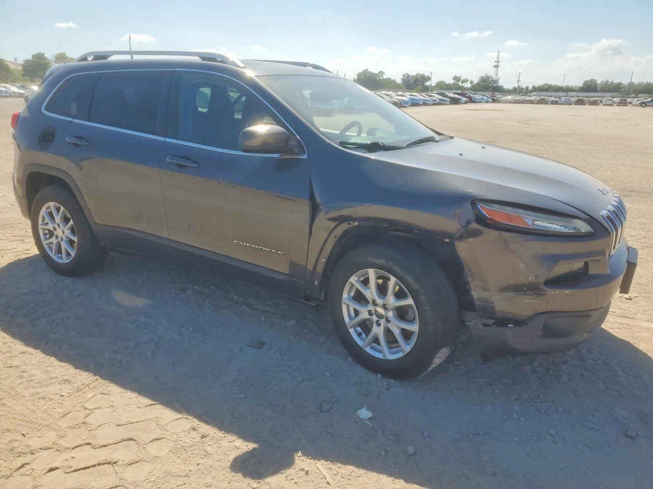2016 Jeep Cherokee Latitude Gray vin: 1C4PJMCS5GW105091