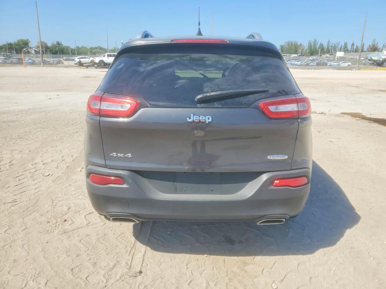 2016 Jeep Cherokee Latitude Gray vin: 1C4PJMCS5GW105091