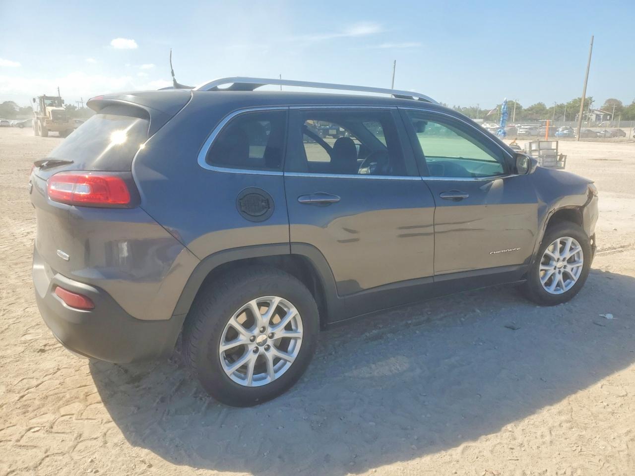 2016 Jeep Cherokee Latitude Gray vin: 1C4PJMCS5GW105091