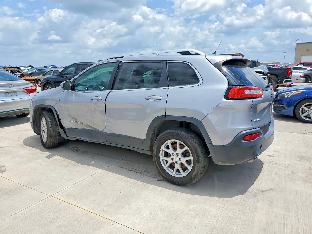 2014 Jeep Cherokee Latitude Silver vin: 1C4PJMCS6EW146620