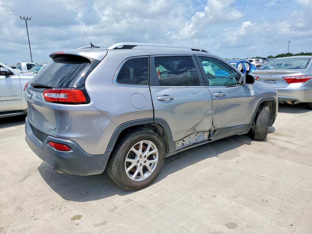 2014 Jeep Cherokee Latitude Silver vin: 1C4PJMCS6EW146620