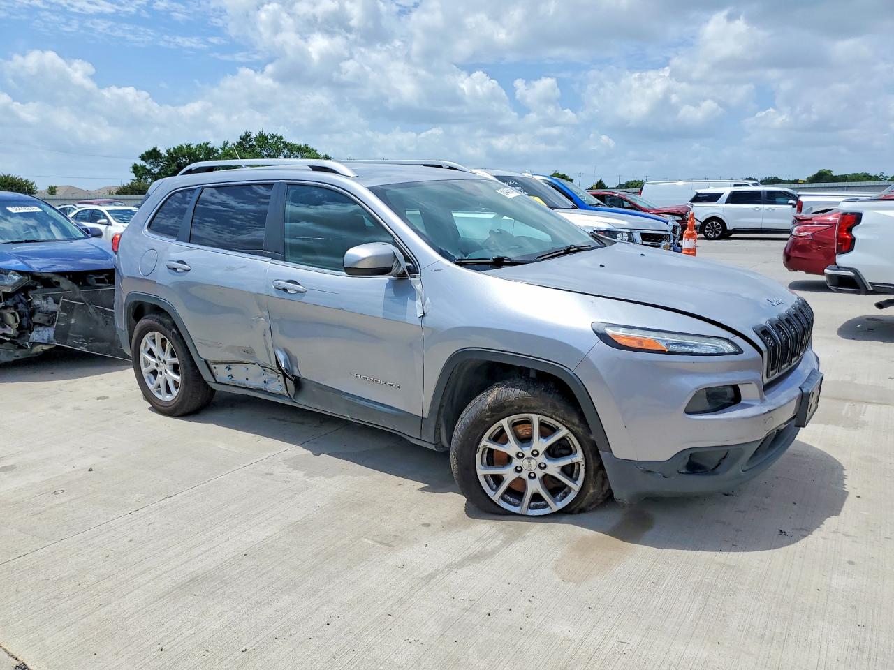 2014 Jeep Cherokee Latitude Silver vin: 1C4PJMCS6EW146620