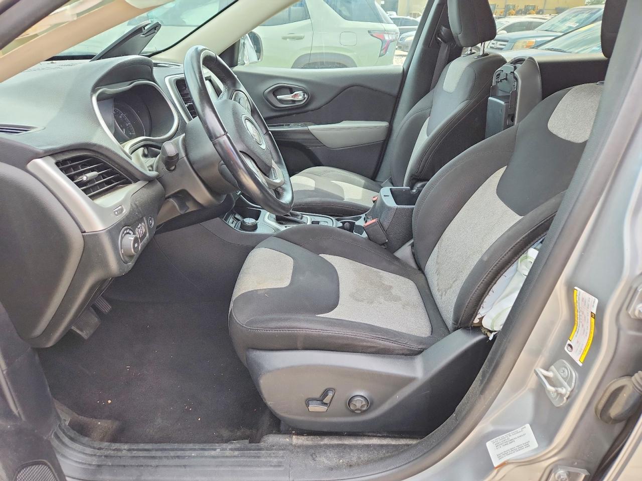 2014 Jeep Cherokee Latitude Silver vin: 1C4PJMCS6EW146620