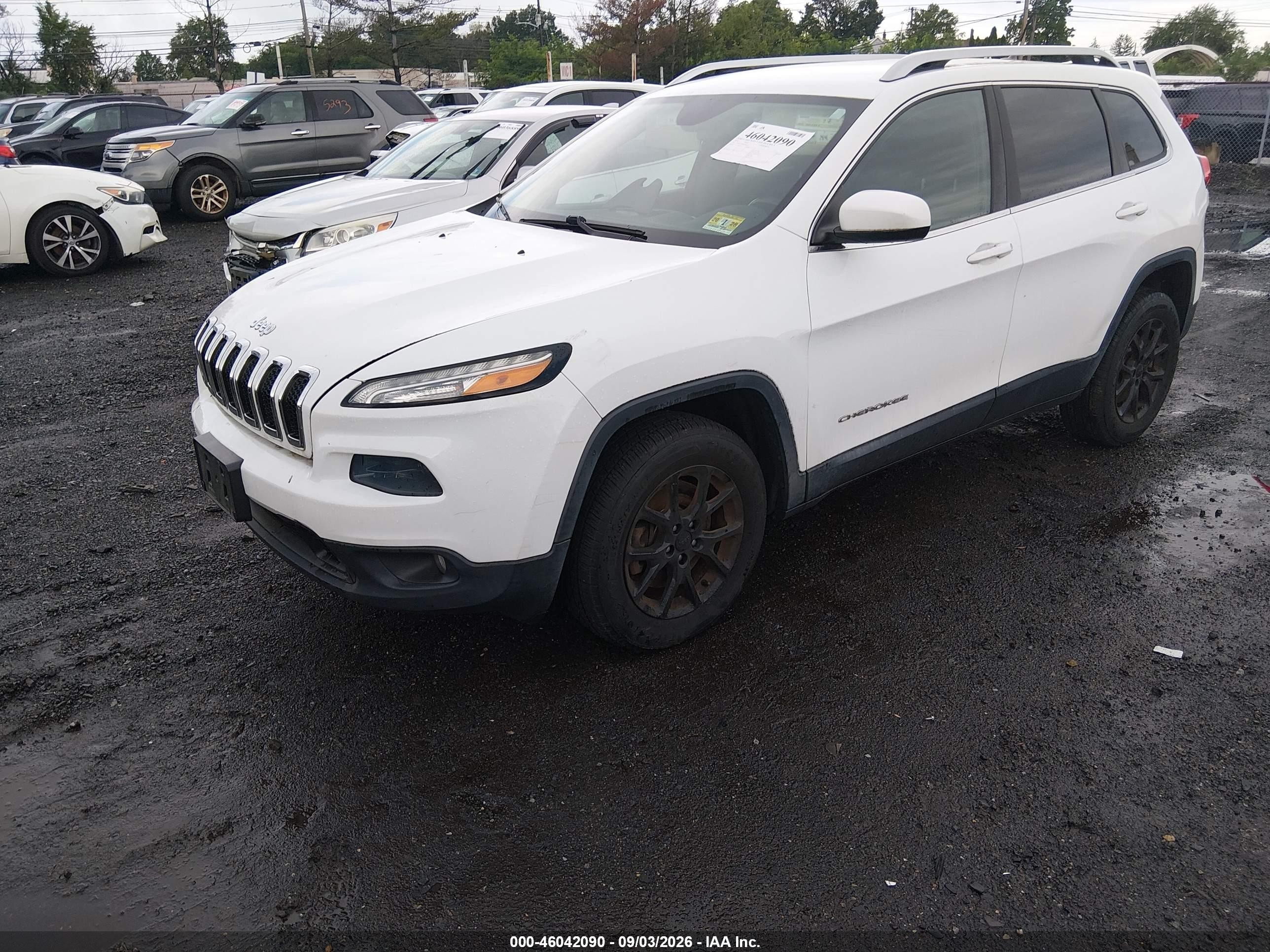 2014 Jeep Cherokee Latitude White vin: 1C4PJMCS6EW226810