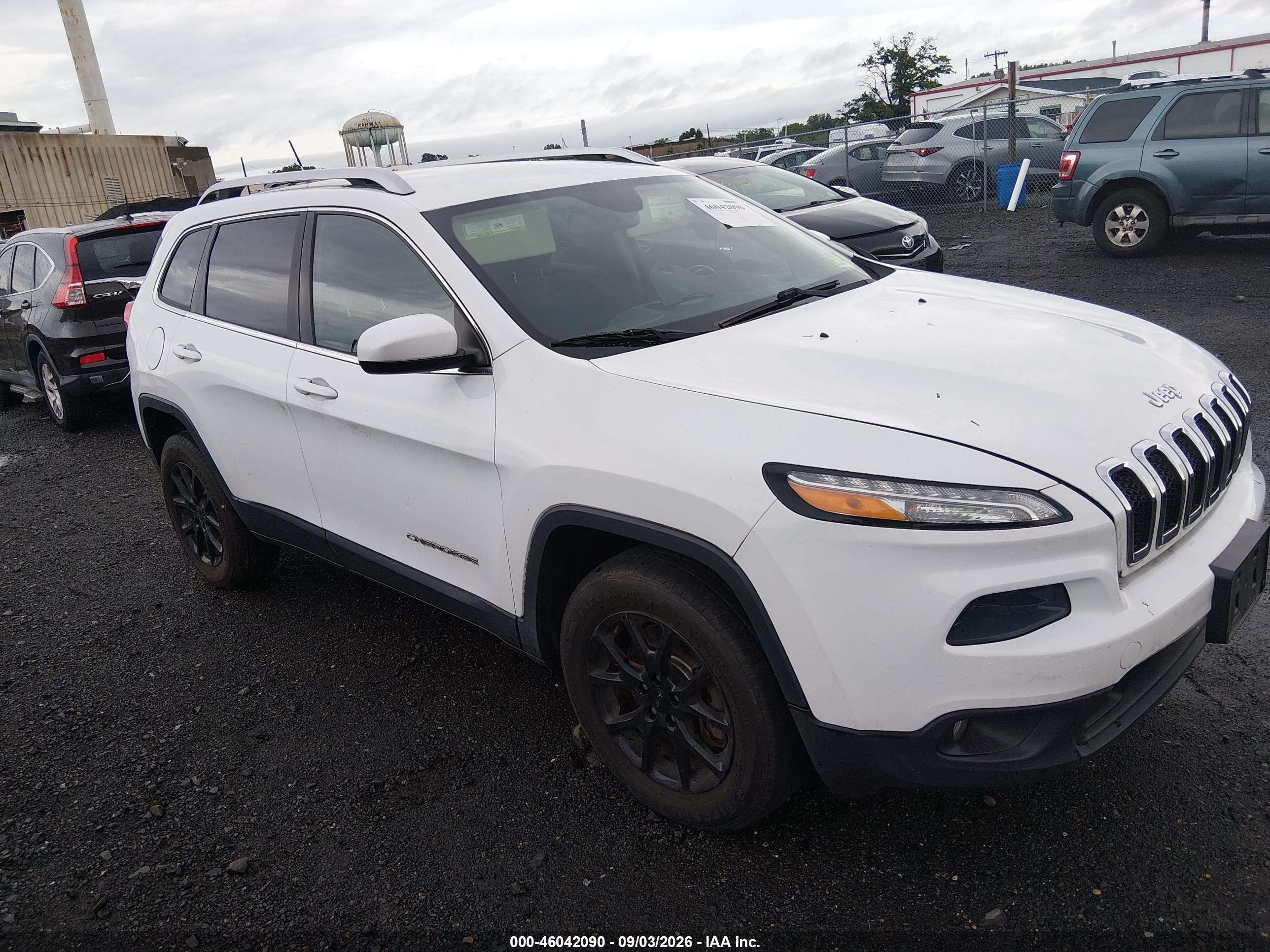 2014 Jeep Cherokee Latitude White vin: 1C4PJMCS6EW226810