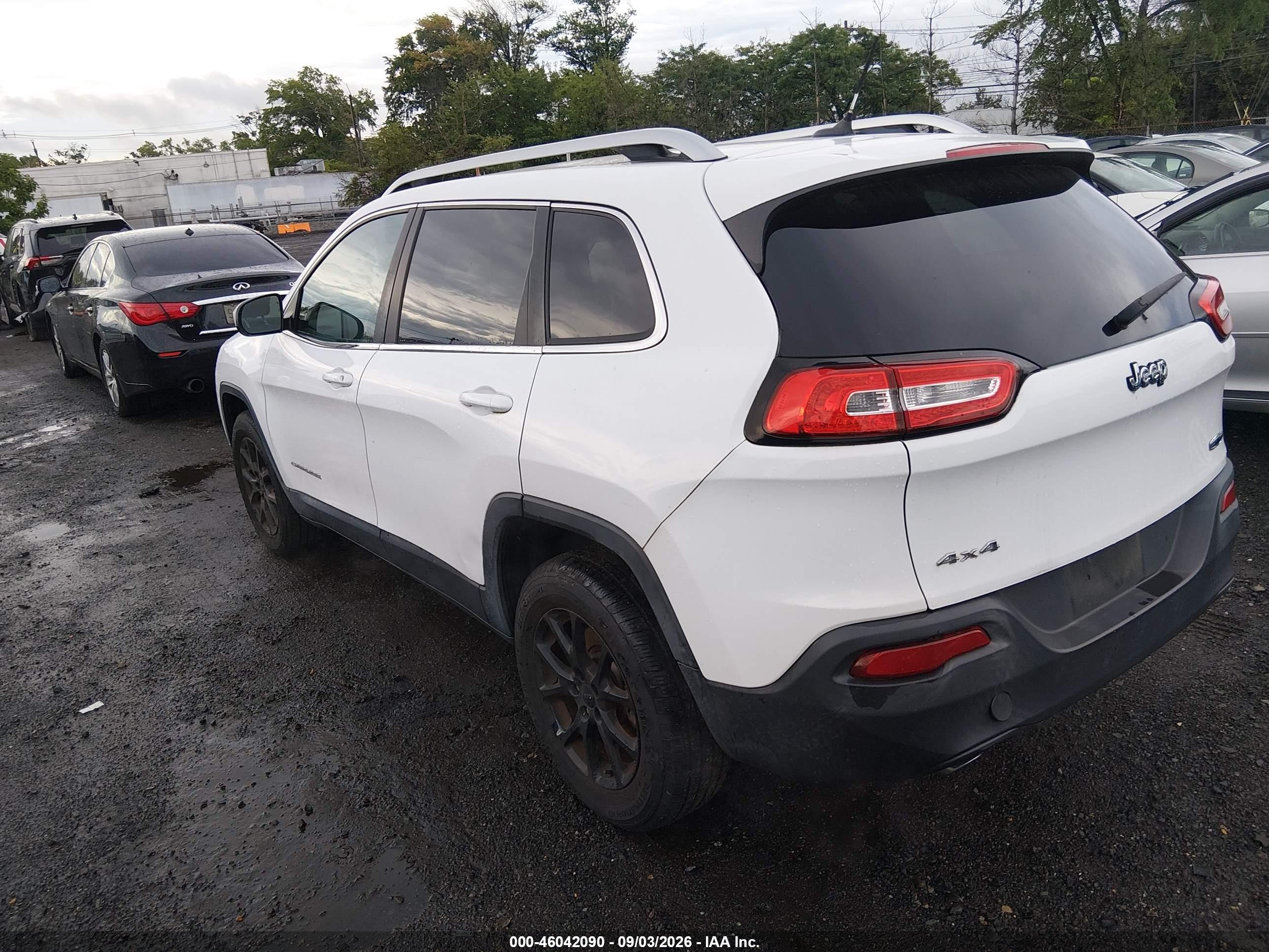 2014 Jeep Cherokee Latitude White vin: 1C4PJMCS6EW226810