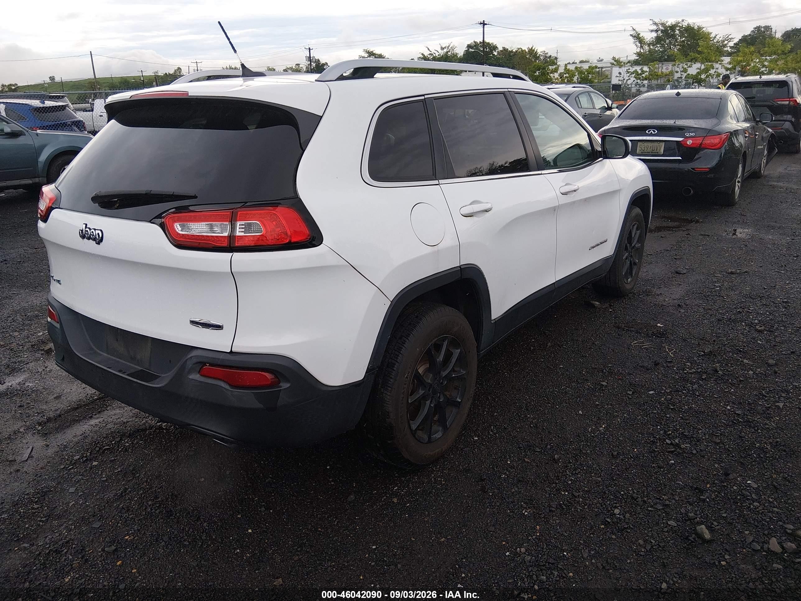 2014 Jeep Cherokee Latitude White vin: 1C4PJMCS6EW226810