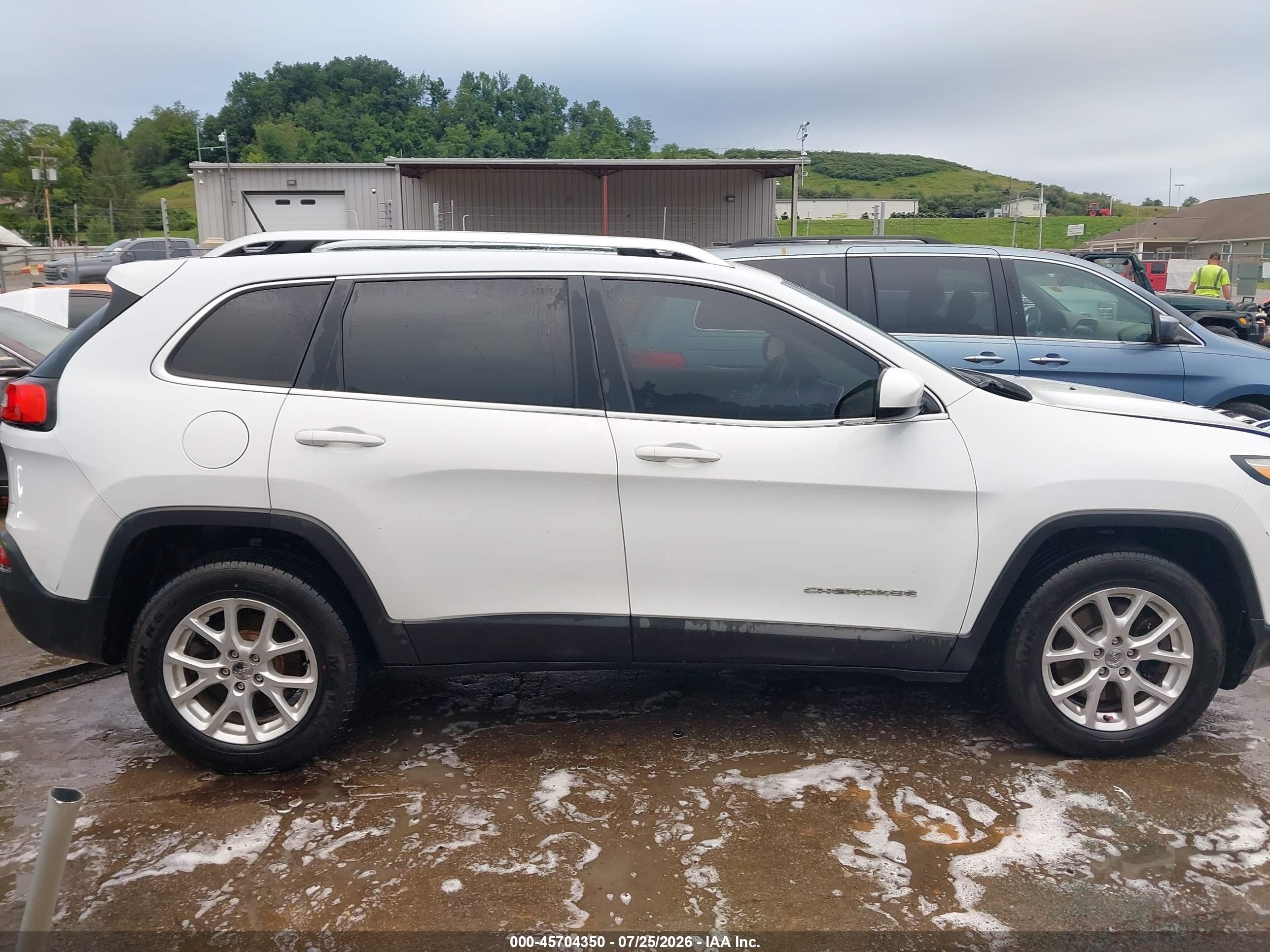 2014 Jeep Cherokee Latitude White vin: 1C4PJMCS6EW286506