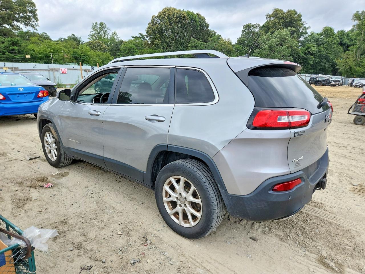 2015 Jeep Cherokee Latitude Silver vin: 1C4PJMCS6FW511833