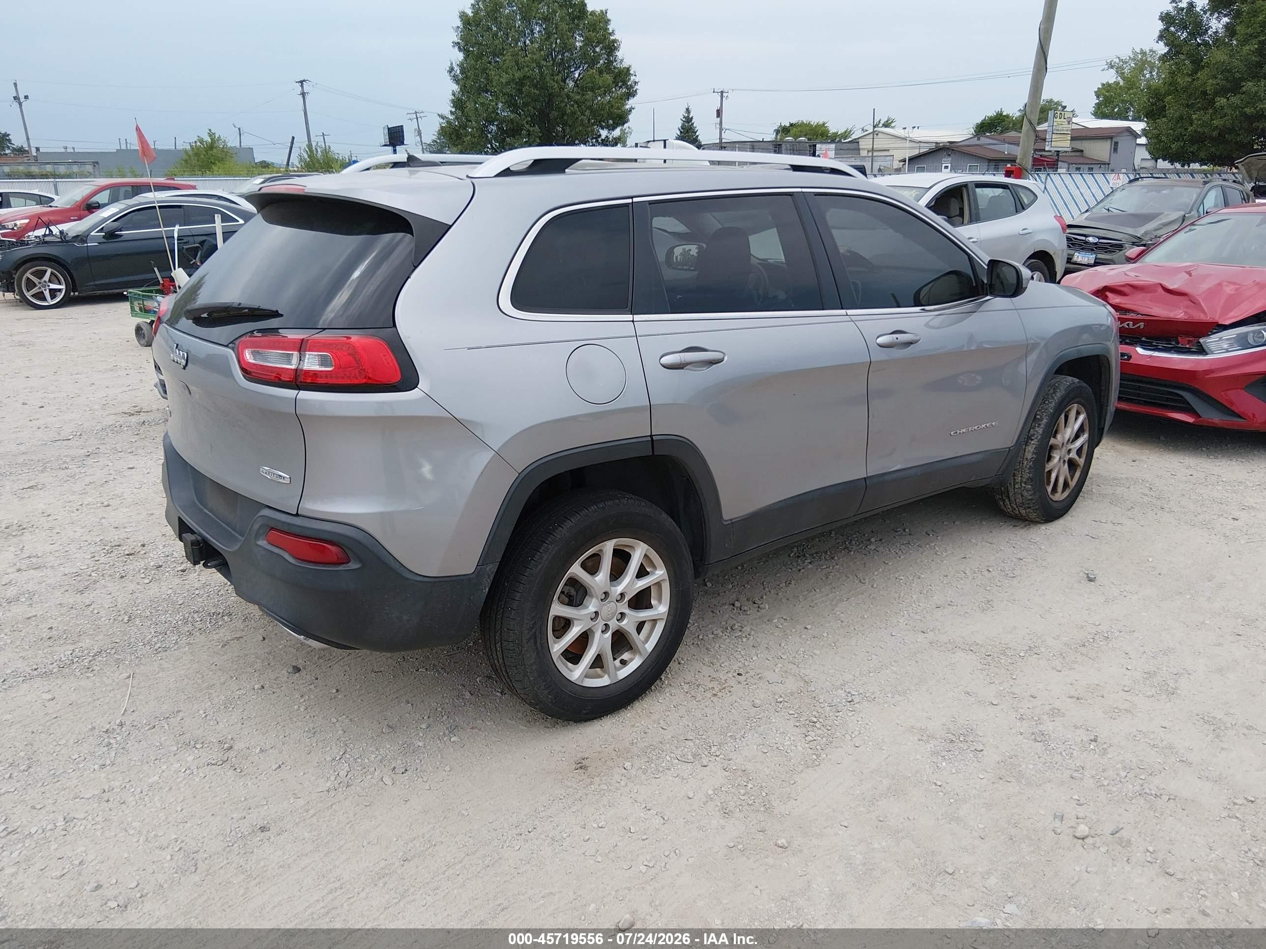 2015 Jeep Cherokee Latitude Silver vin: 1C4PJMCS6FW514635
