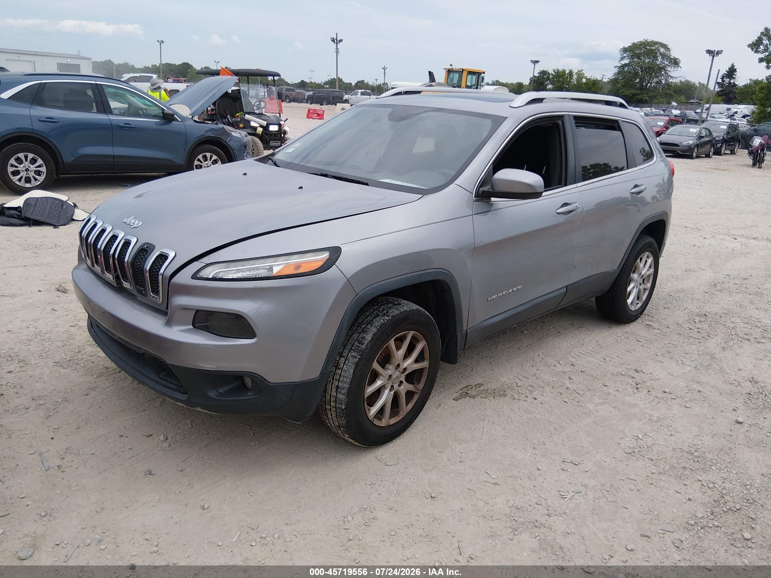 2015 Jeep Cherokee Latitude Silver vin: 1C4PJMCS6FW514635