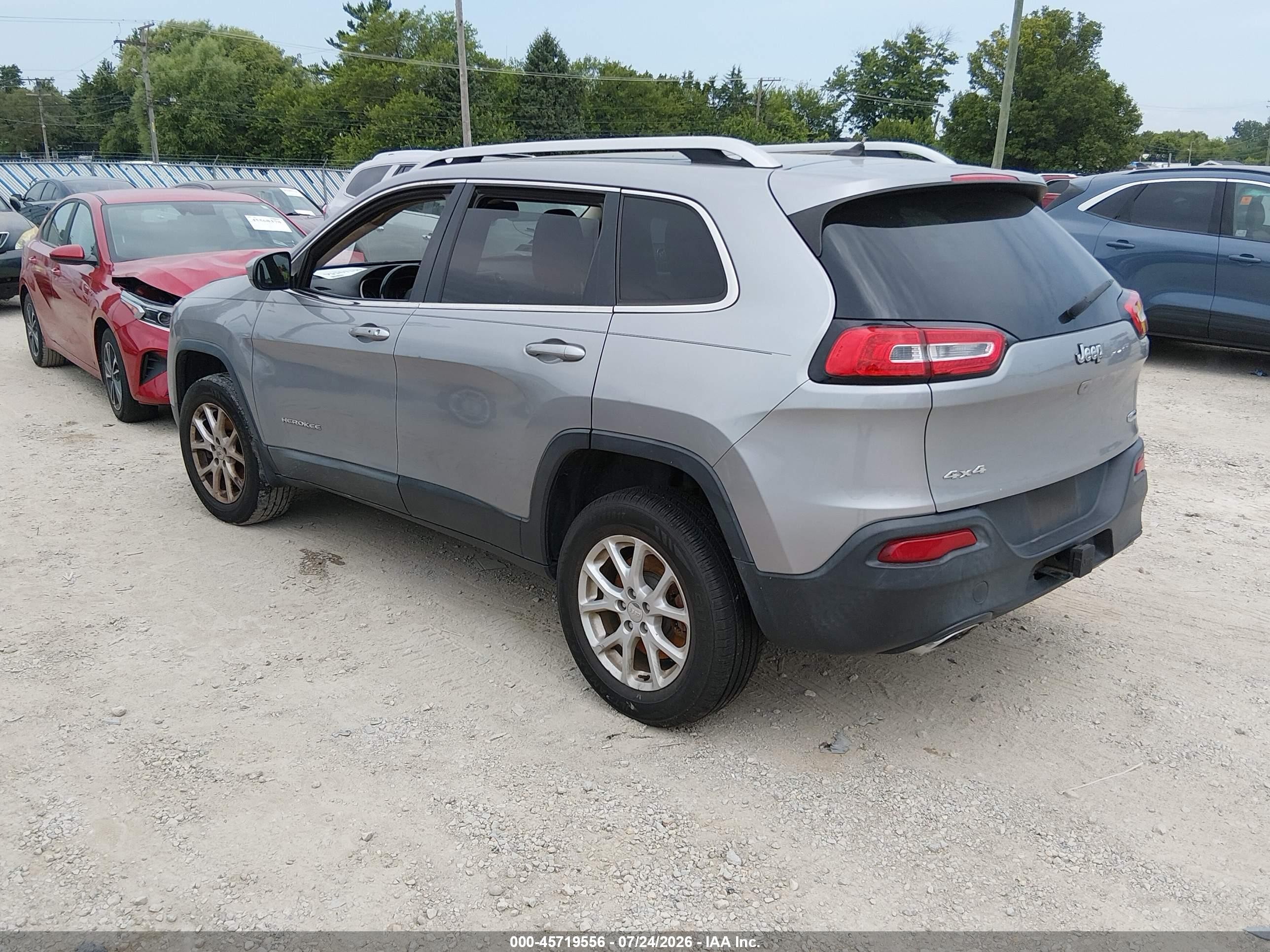 2015 Jeep Cherokee Latitude Silver vin: 1C4PJMCS6FW514635