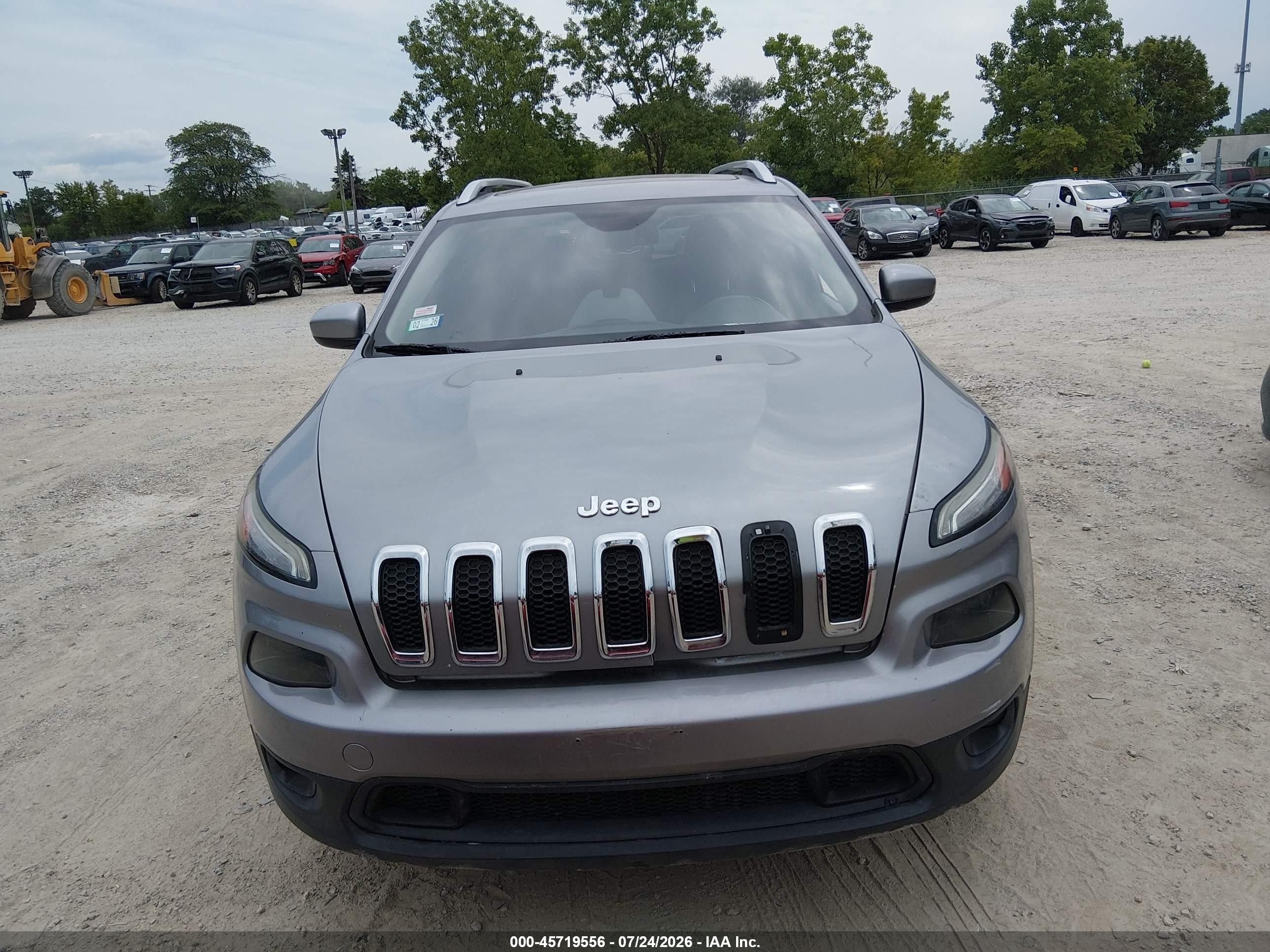 2015 Jeep Cherokee Latitude Silver vin: 1C4PJMCS6FW514635