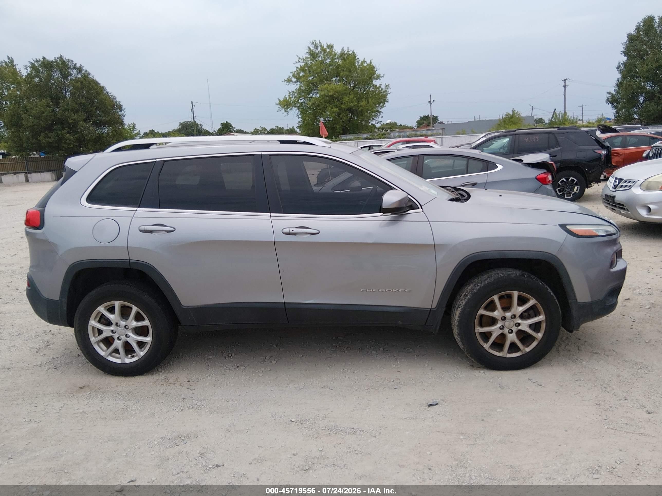 2015 Jeep Cherokee Latitude Silver vin: 1C4PJMCS6FW514635