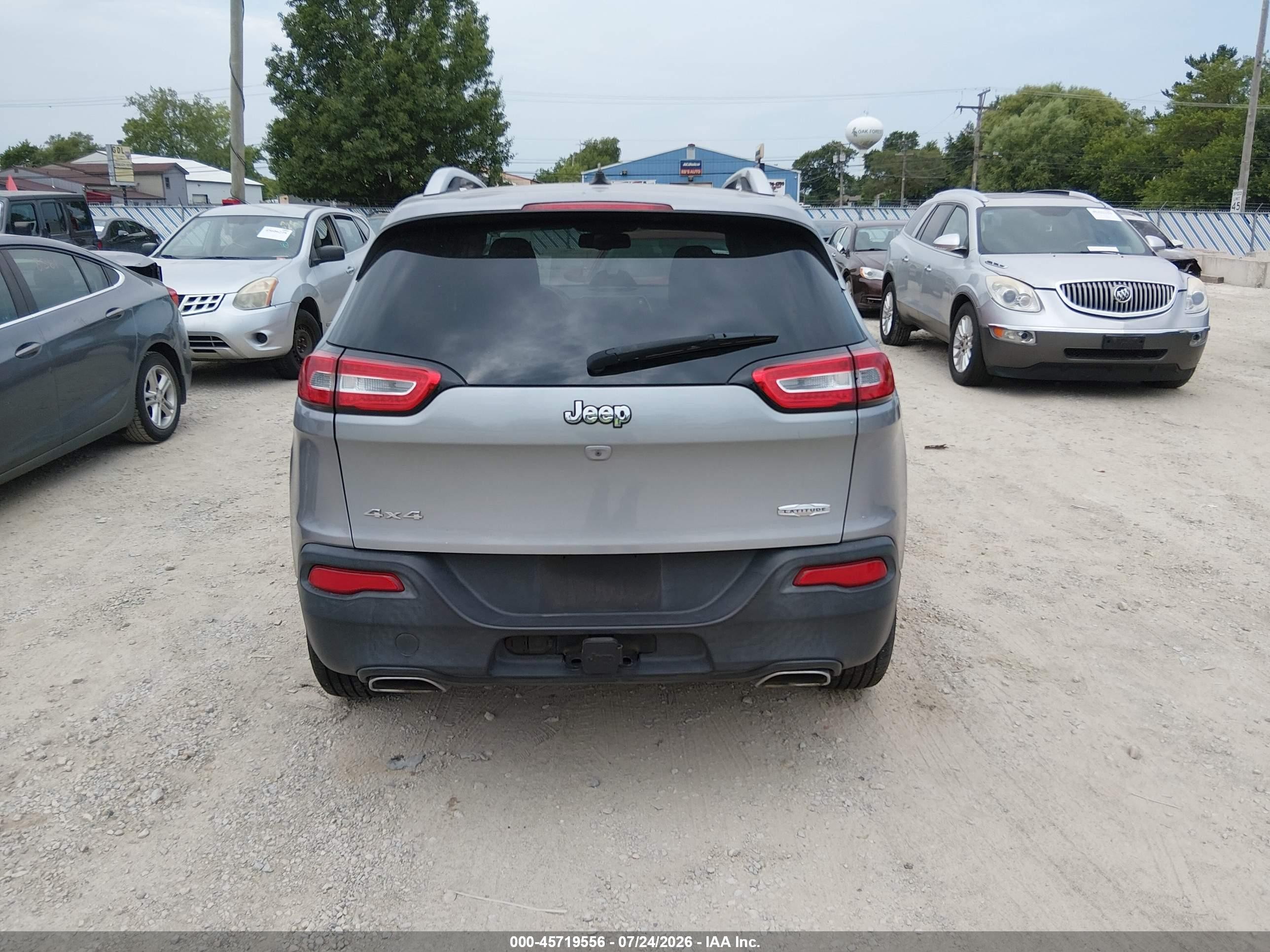 2015 Jeep Cherokee Latitude Silver vin: 1C4PJMCS6FW514635
