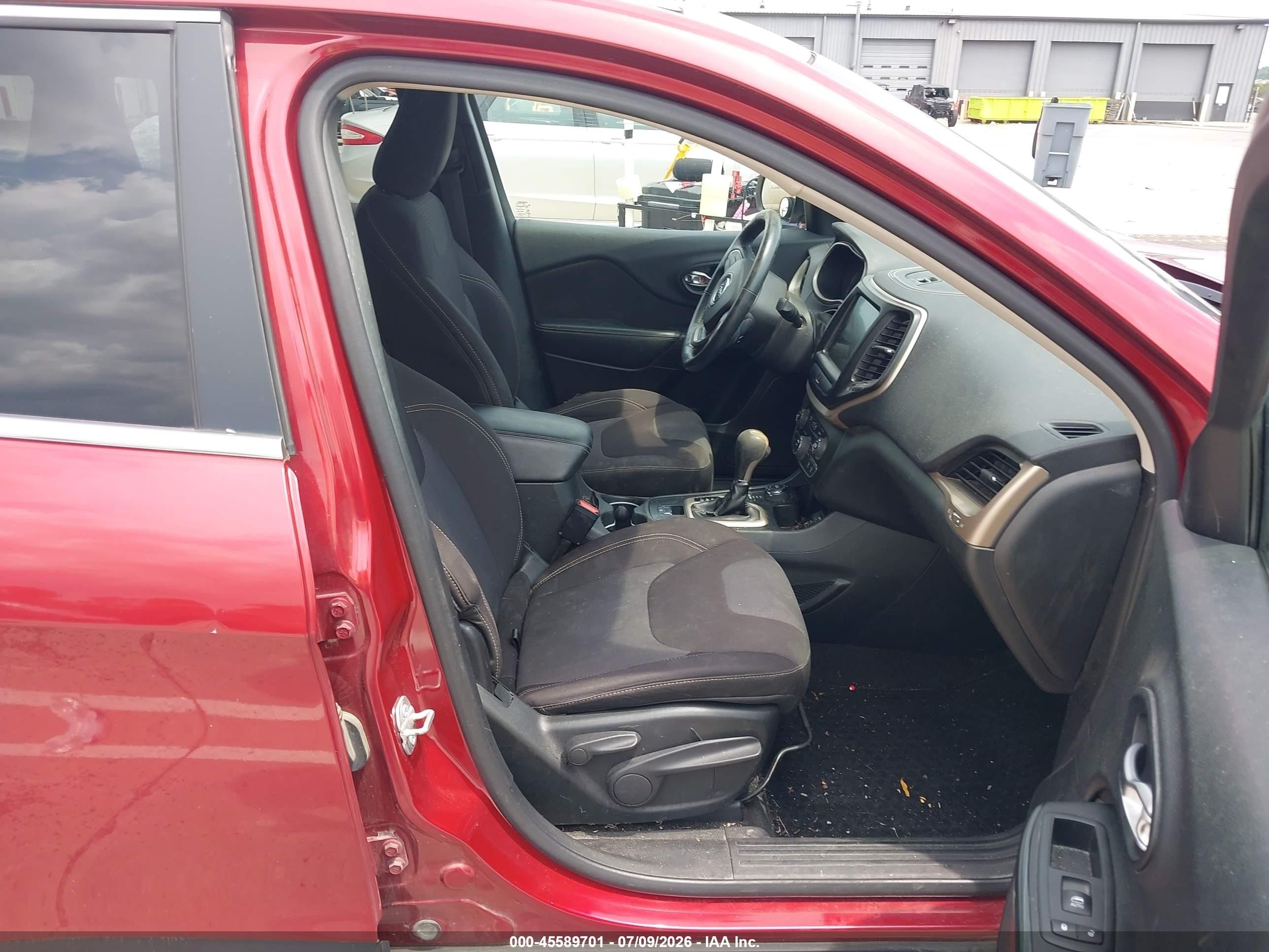 2015 Jeep Cherokee Latitude Red vin: 1C4PJMCS6FW528597