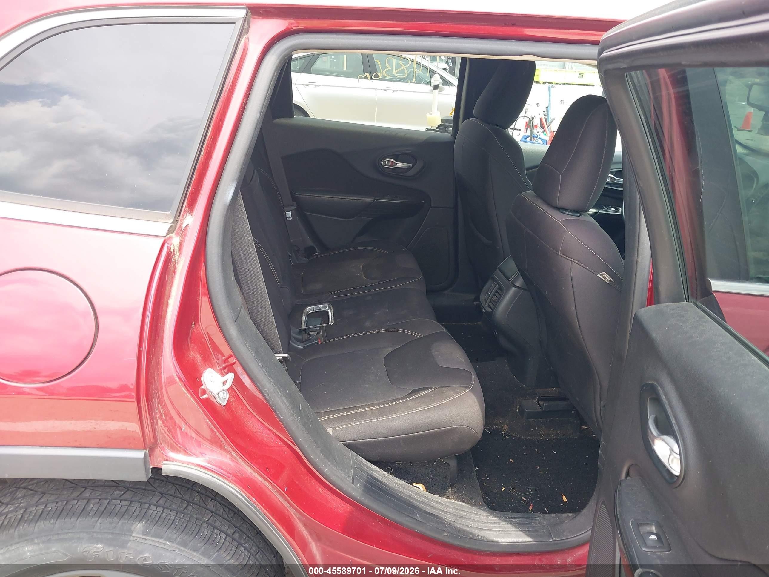 2015 Jeep Cherokee Latitude Red vin: 1C4PJMCS6FW528597