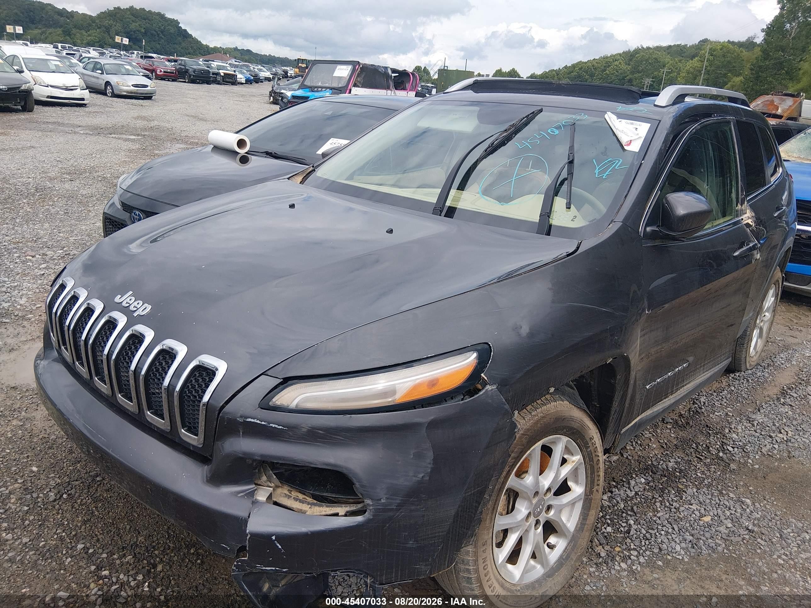 2015 Jeep Cherokee Latitude Gray vin: 1C4PJMCS6FW551961