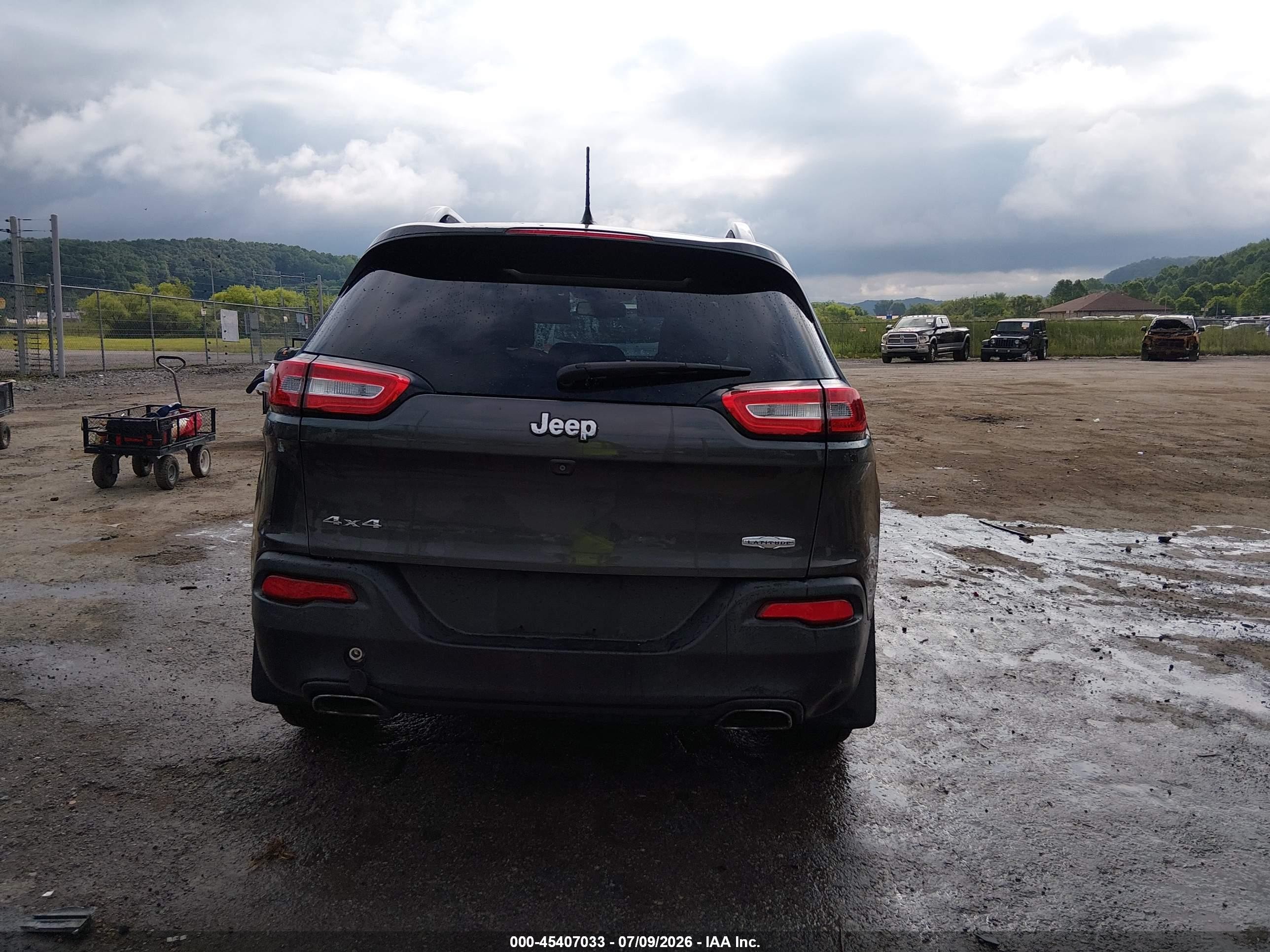 2015 Jeep Cherokee Latitude Gray vin: 1C4PJMCS6FW551961