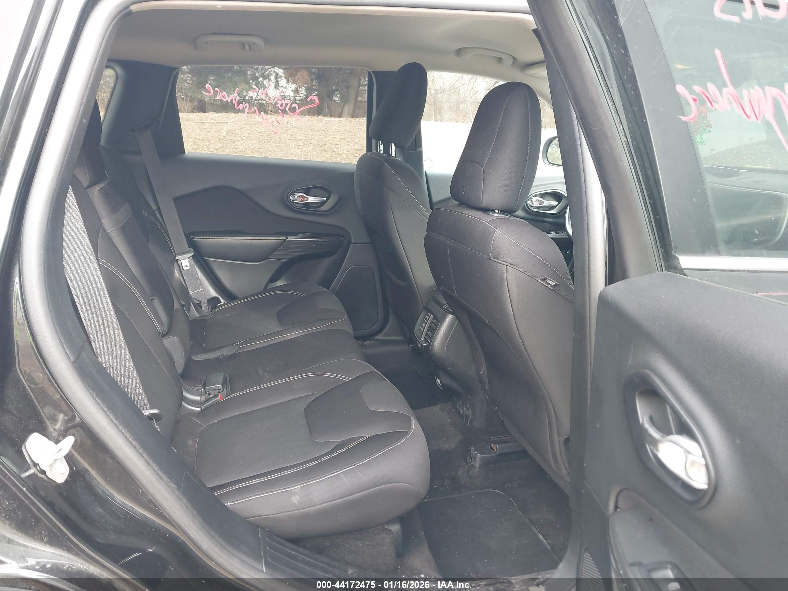 2015 Jeep Cherokee Latitude Black vin: 1C4PJMCS6FW577380