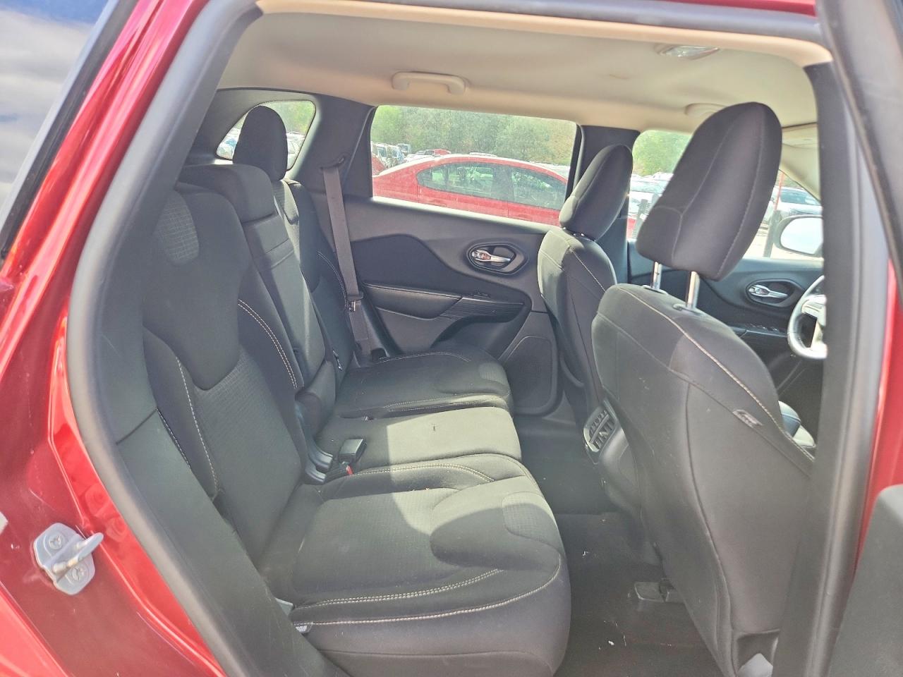 2015 Jeep Cherokee Latitude Burgundy vin: 1C4PJMCS6FW601435