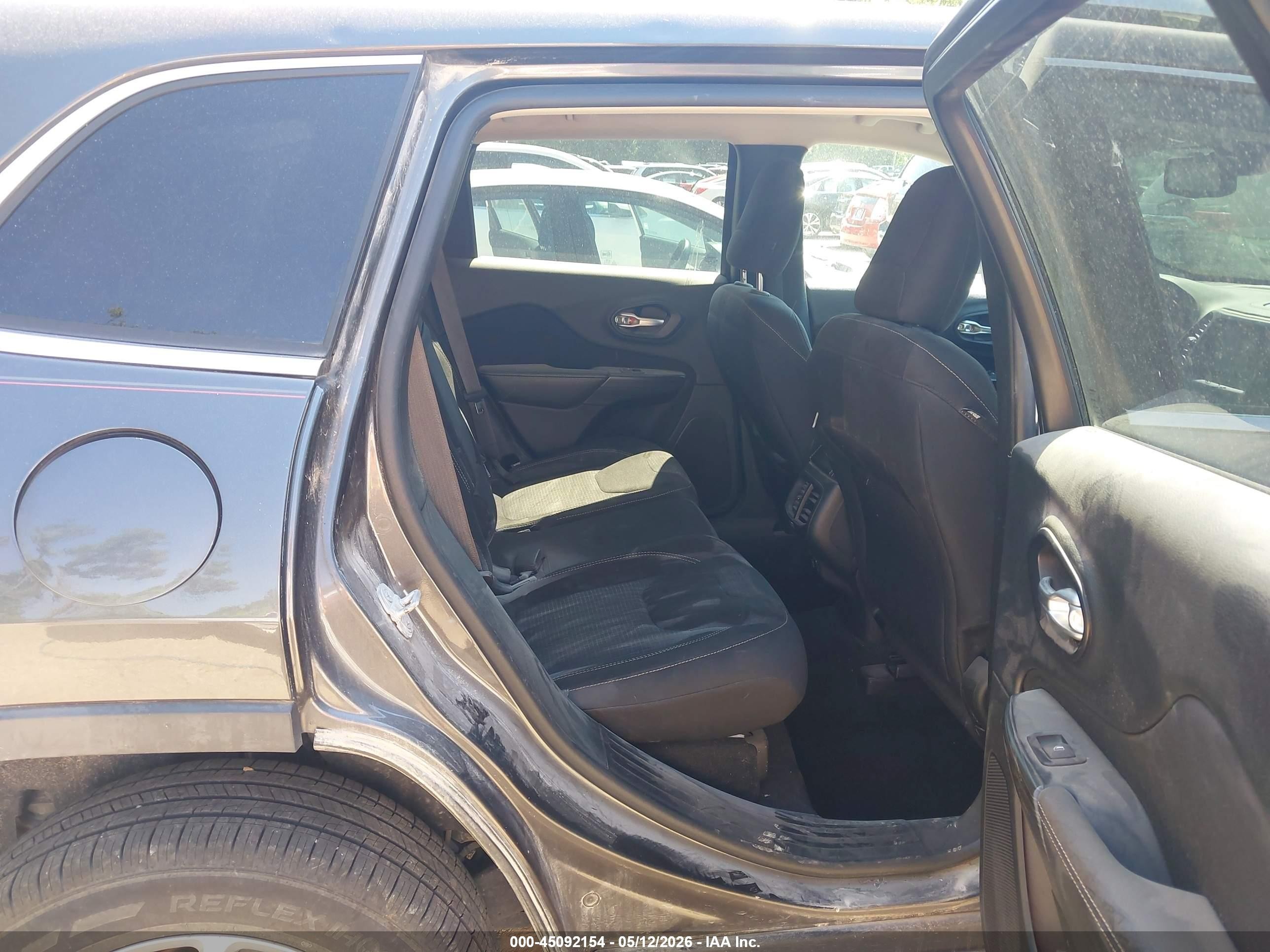 2015 Jeep Cherokee Latitude Gray vin: 1C4PJMCS6FW601595