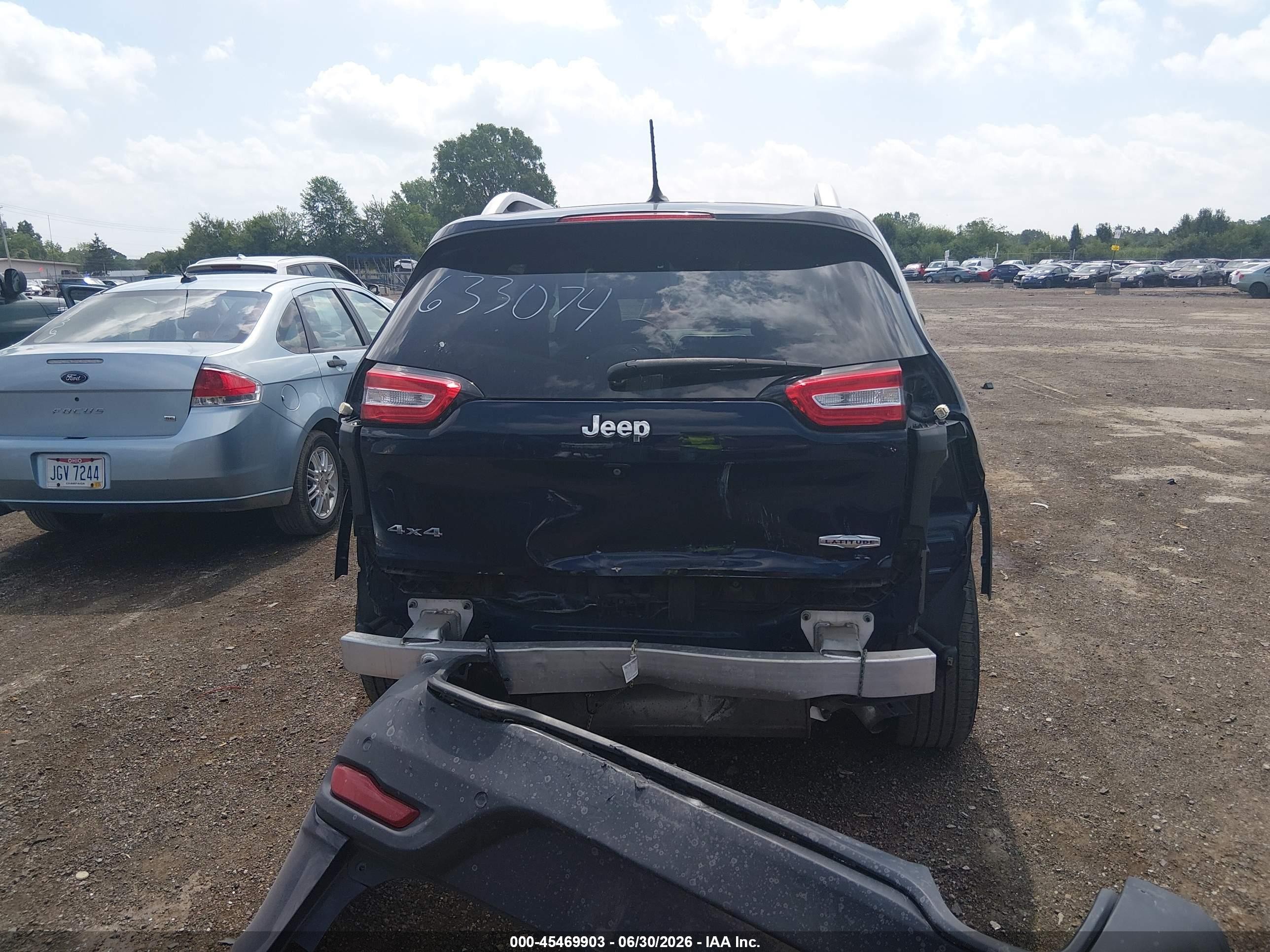 2015 Jeep Cherokee Latitude Dark Blue vin: 1C4PJMCS6FW633074
