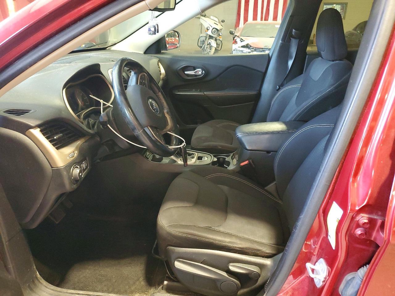 2015 Jeep Cherokee Latitude Burgundy vin: 1C4PJMCS6FW687247