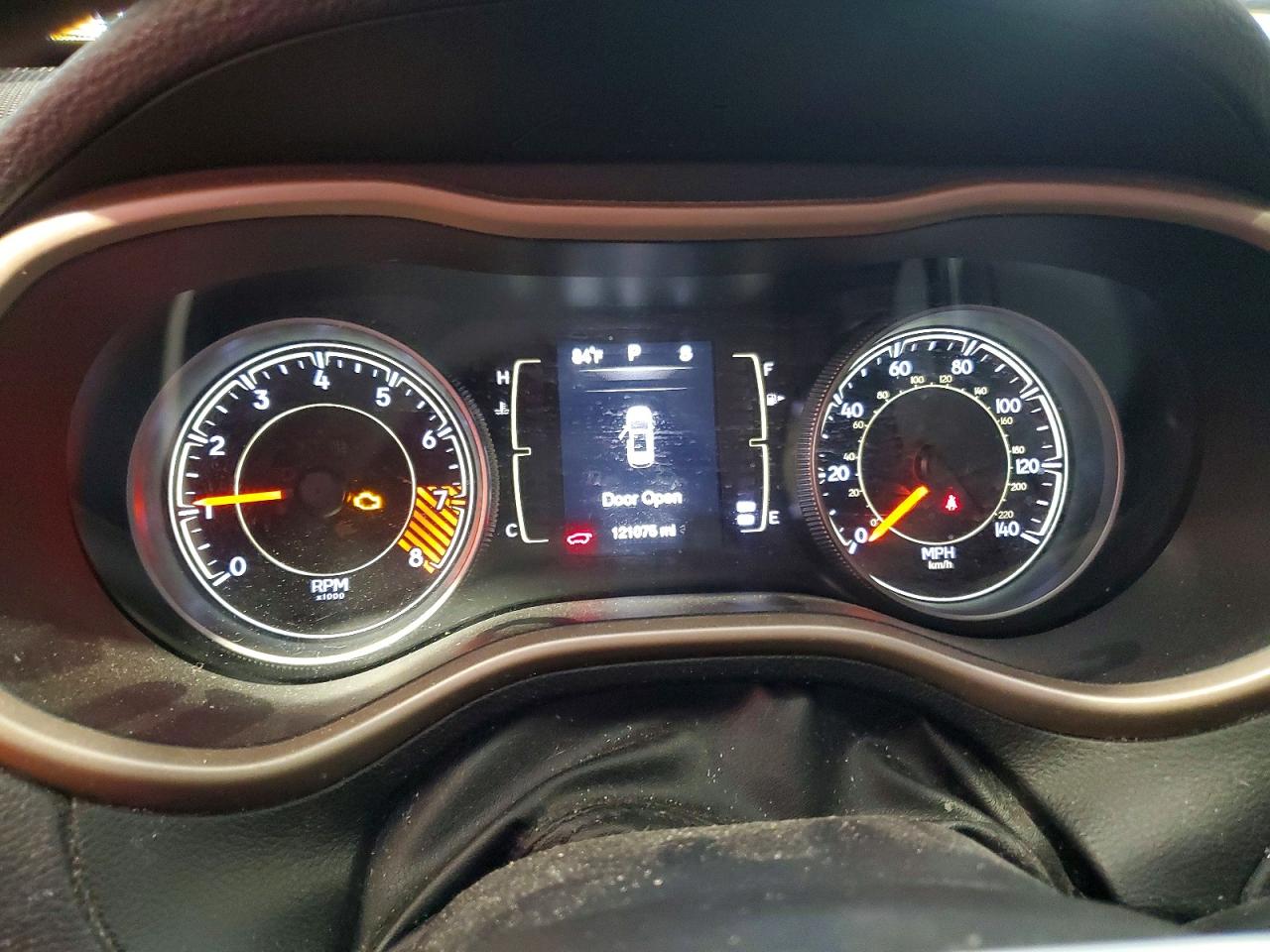 2015 Jeep Cherokee Latitude Burgundy vin: 1C4PJMCS6FW687247