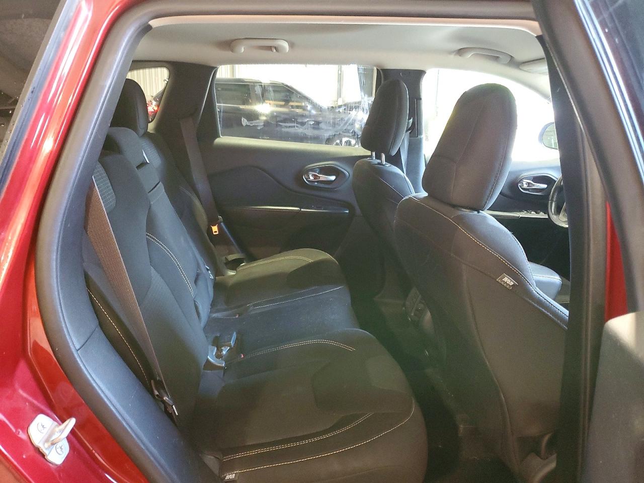 2015 Jeep Cherokee Latitude Burgundy vin: 1C4PJMCS6FW687247