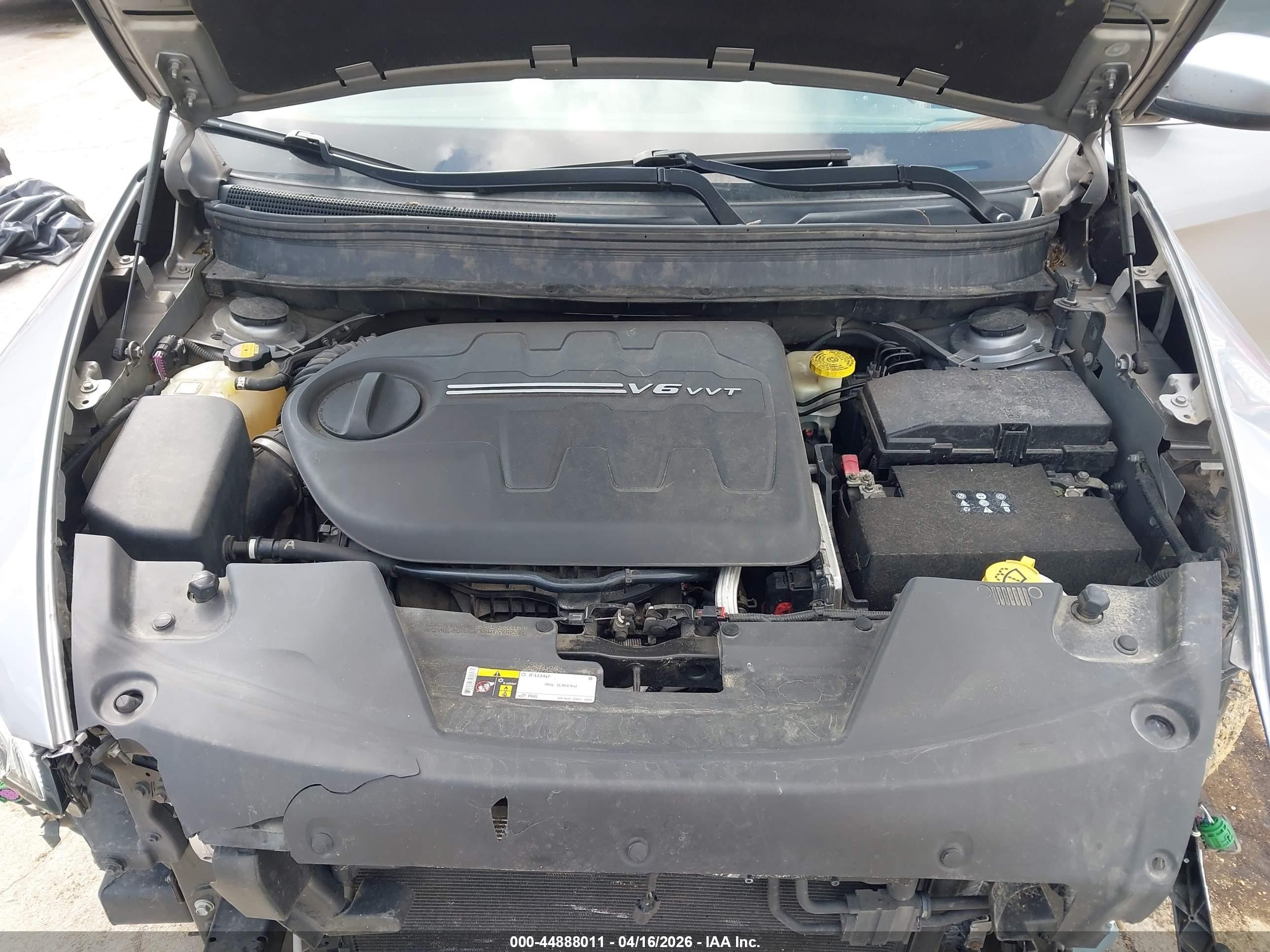 2015 Jeep Cherokee Latitude Серебряный vin: 1C4PJMCS6FW702913