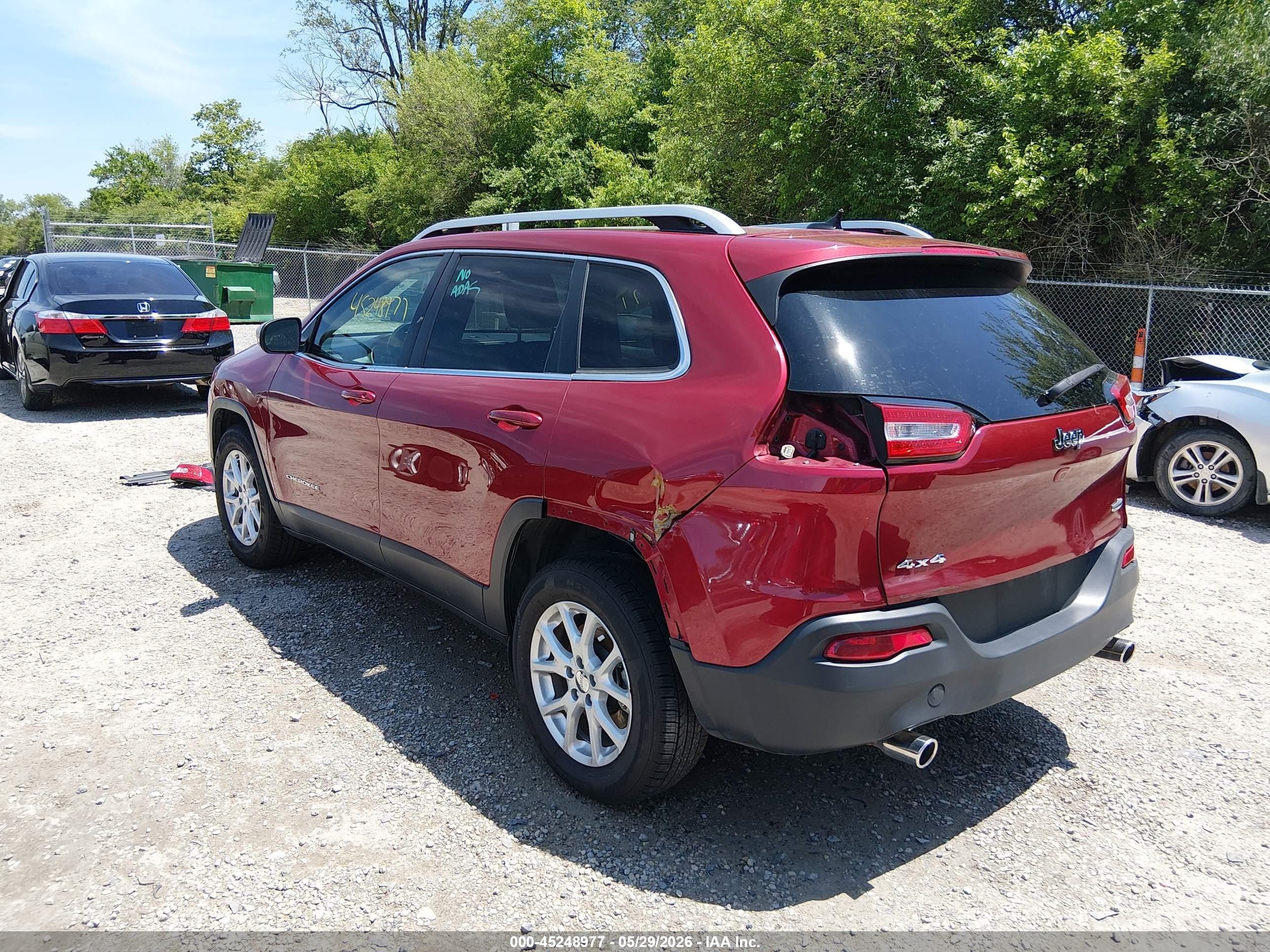 2015 Jeep Cherokee Latitude Red vin: 1C4PJMCS6FW725981
