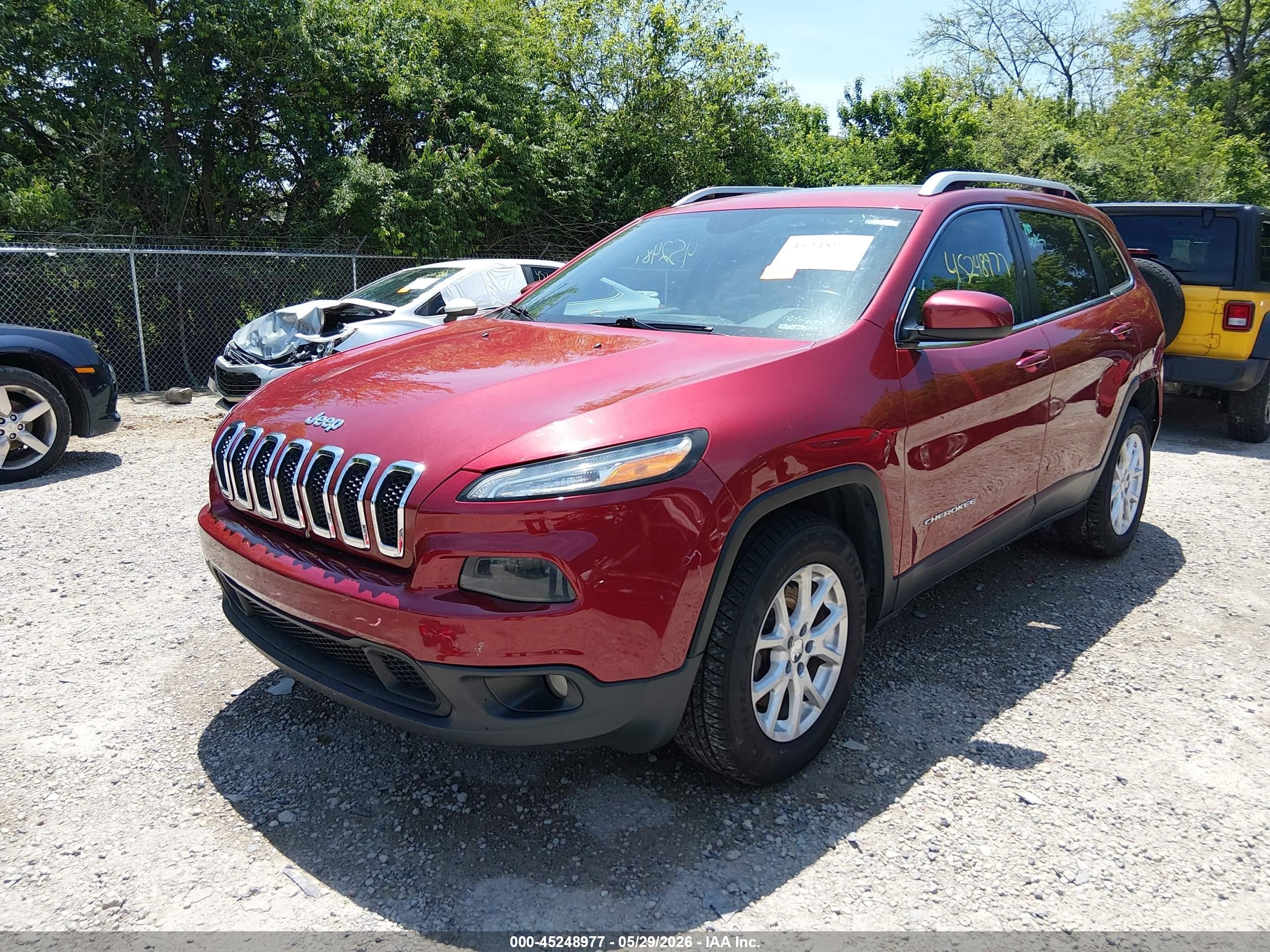 2015 Jeep Cherokee Latitude Red vin: 1C4PJMCS6FW725981