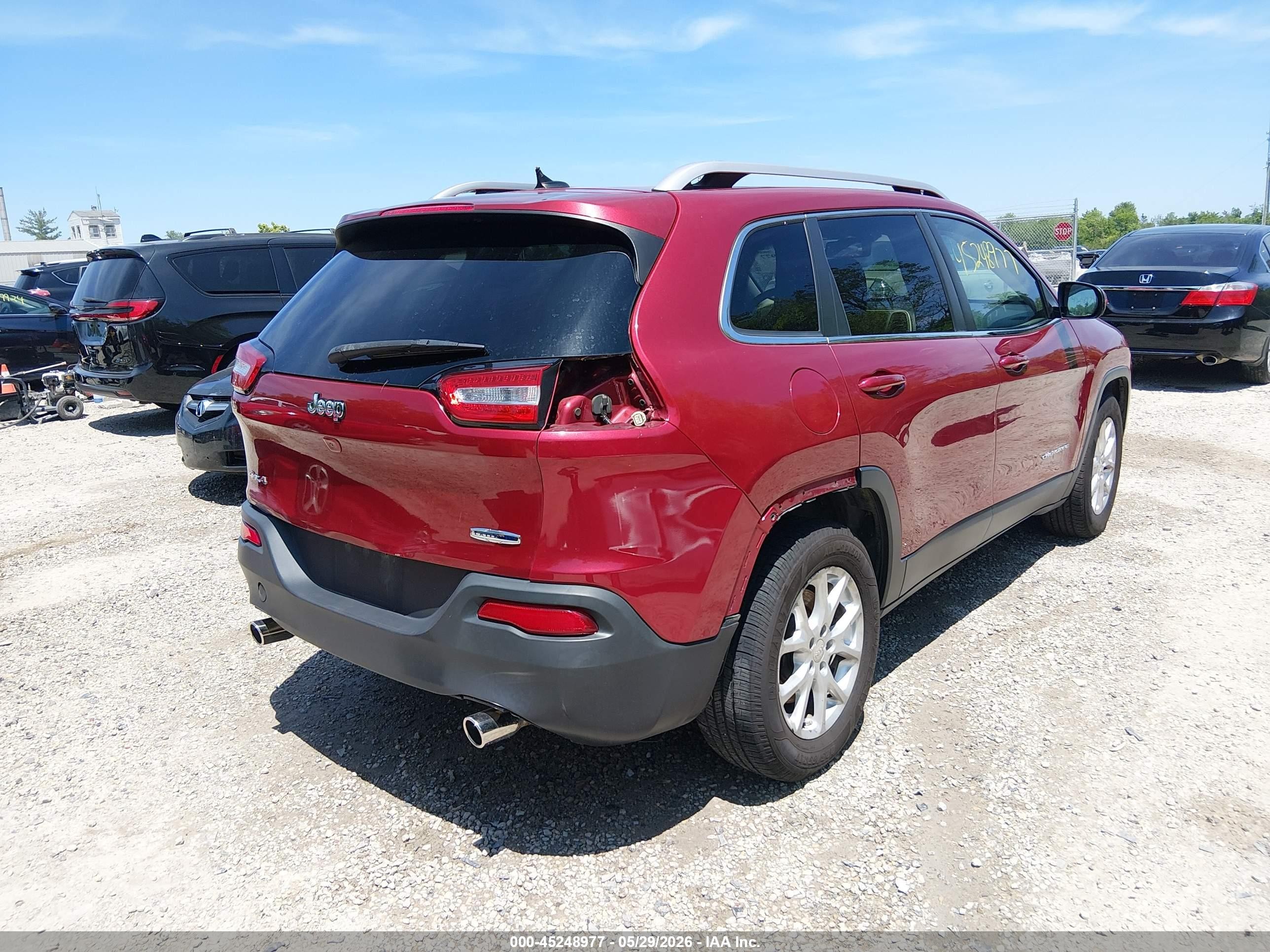 2015 Jeep Cherokee Latitude Red vin: 1C4PJMCS6FW725981