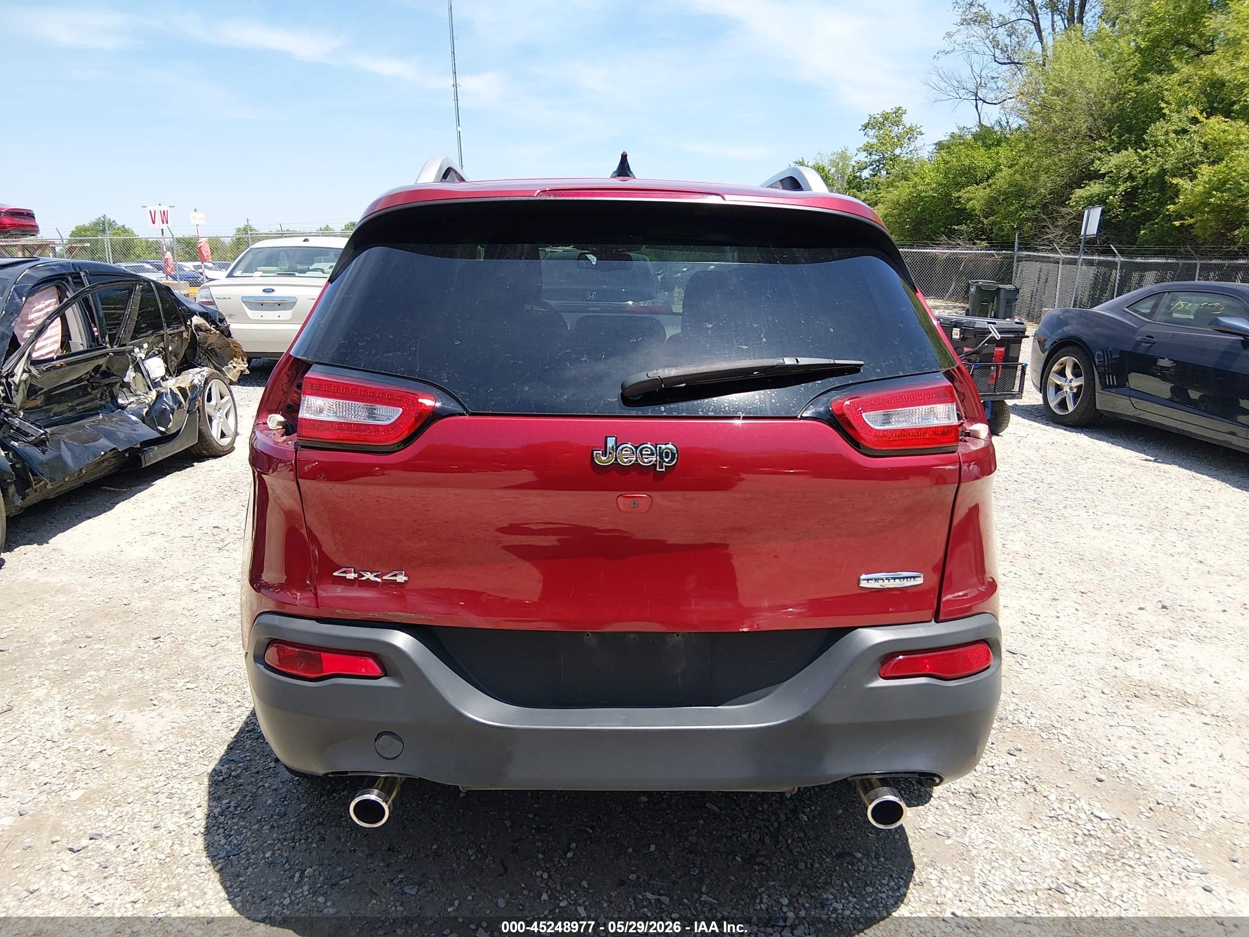 2015 Jeep Cherokee Latitude Red vin: 1C4PJMCS6FW725981
