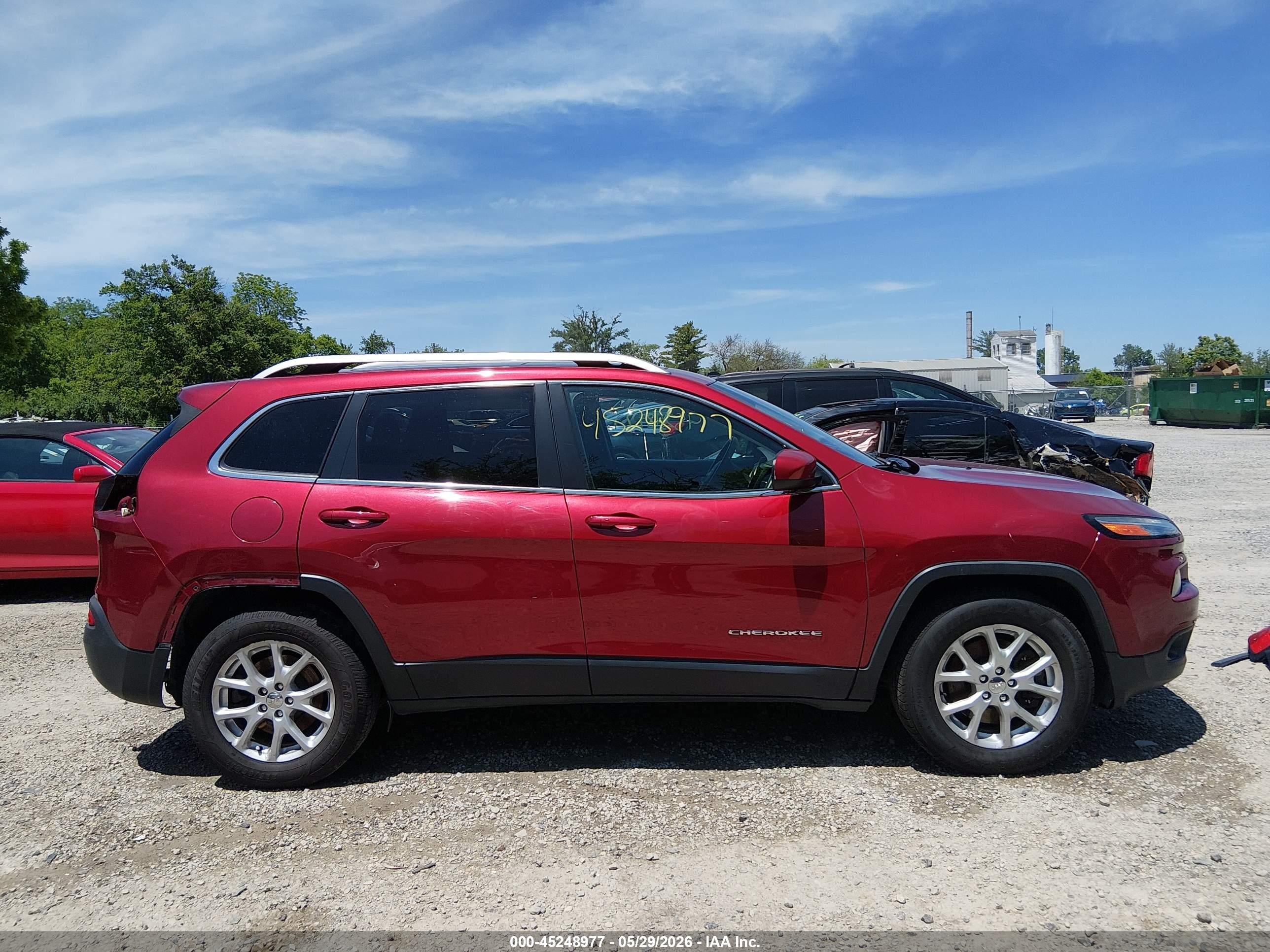 2015 Jeep Cherokee Latitude Red vin: 1C4PJMCS6FW725981