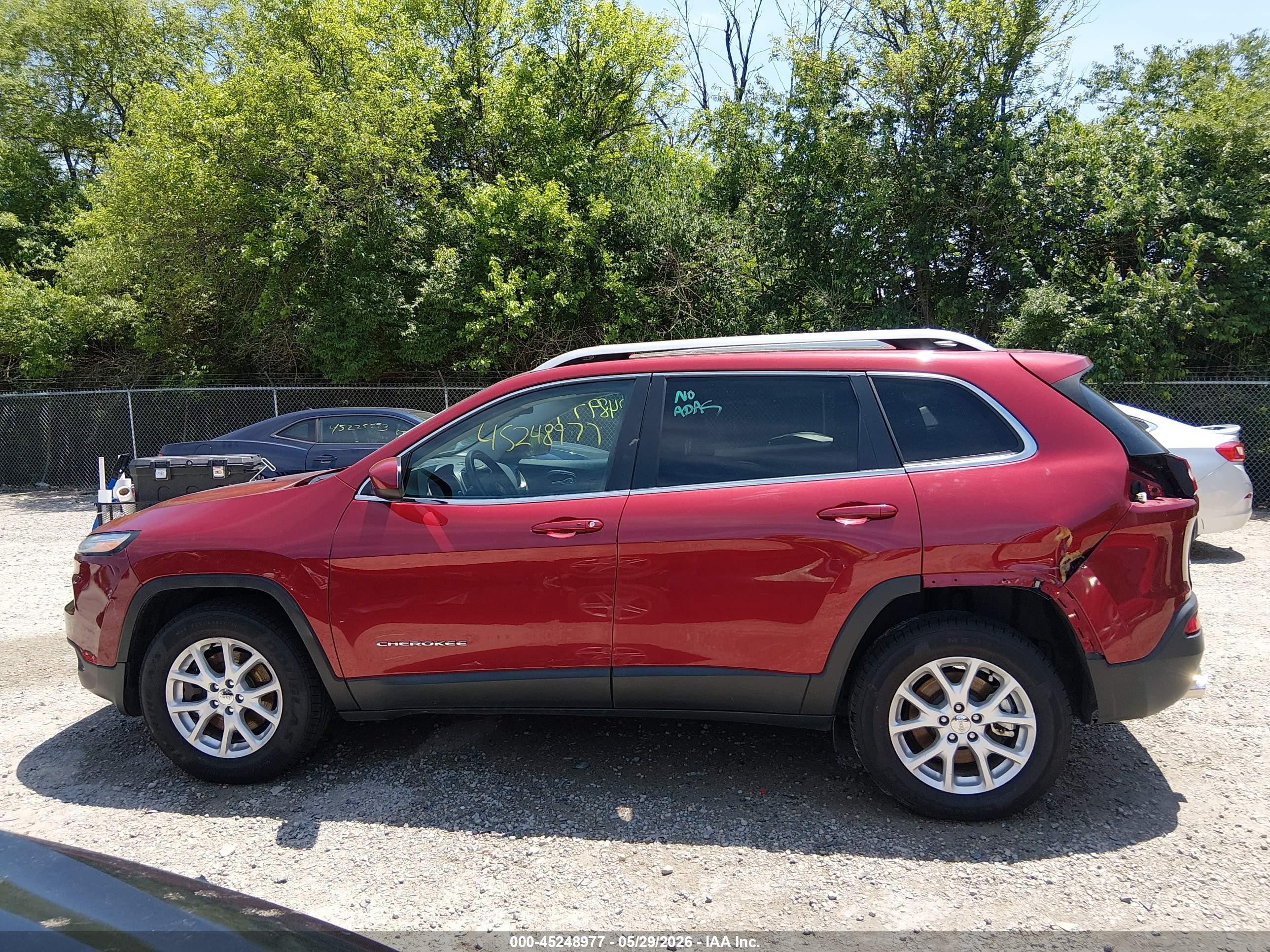 2015 Jeep Cherokee Latitude Red vin: 1C4PJMCS6FW725981