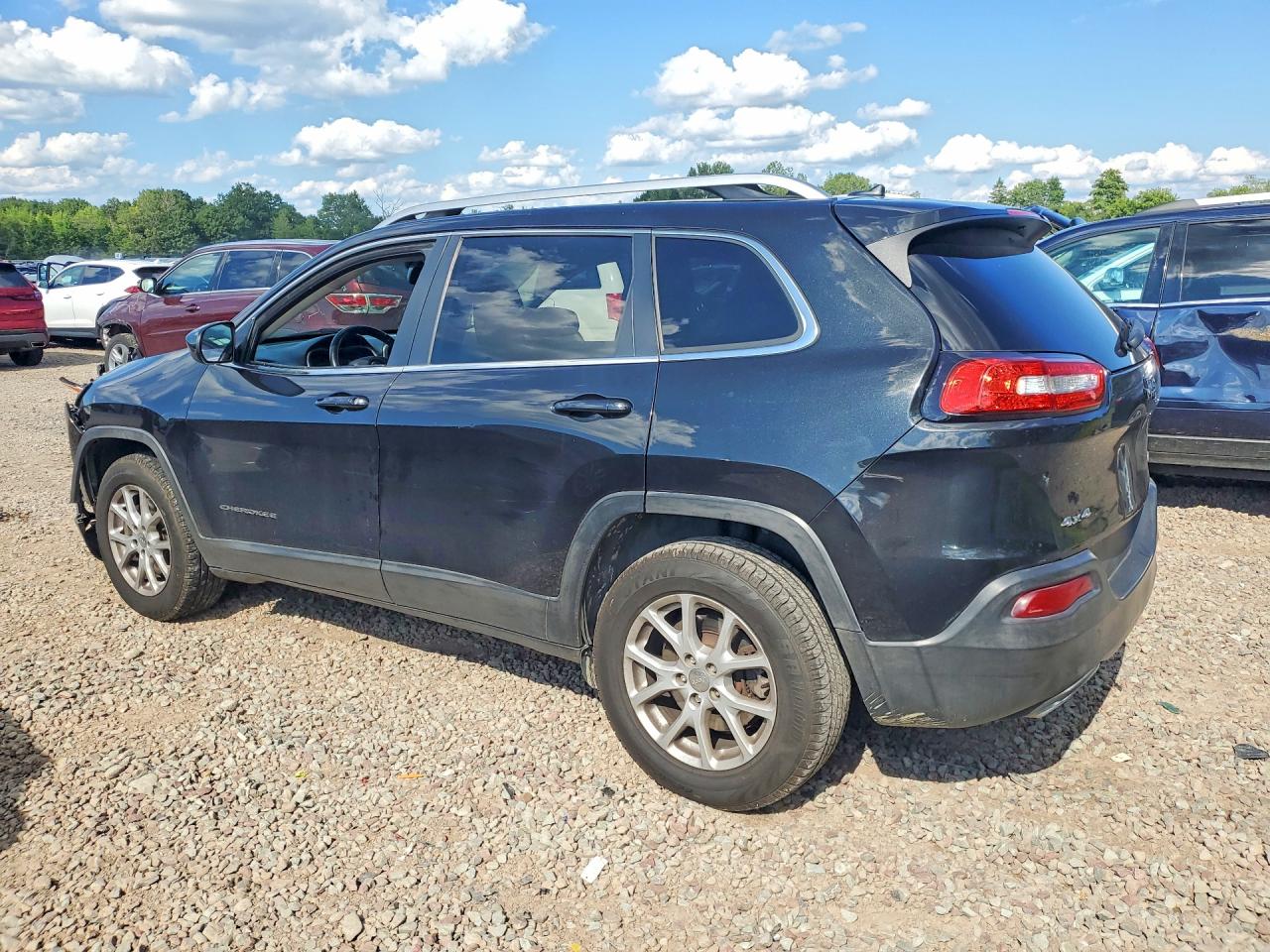 2015 Jeep Cherokee Latitude Black vin: 1C4PJMCS6FW753196