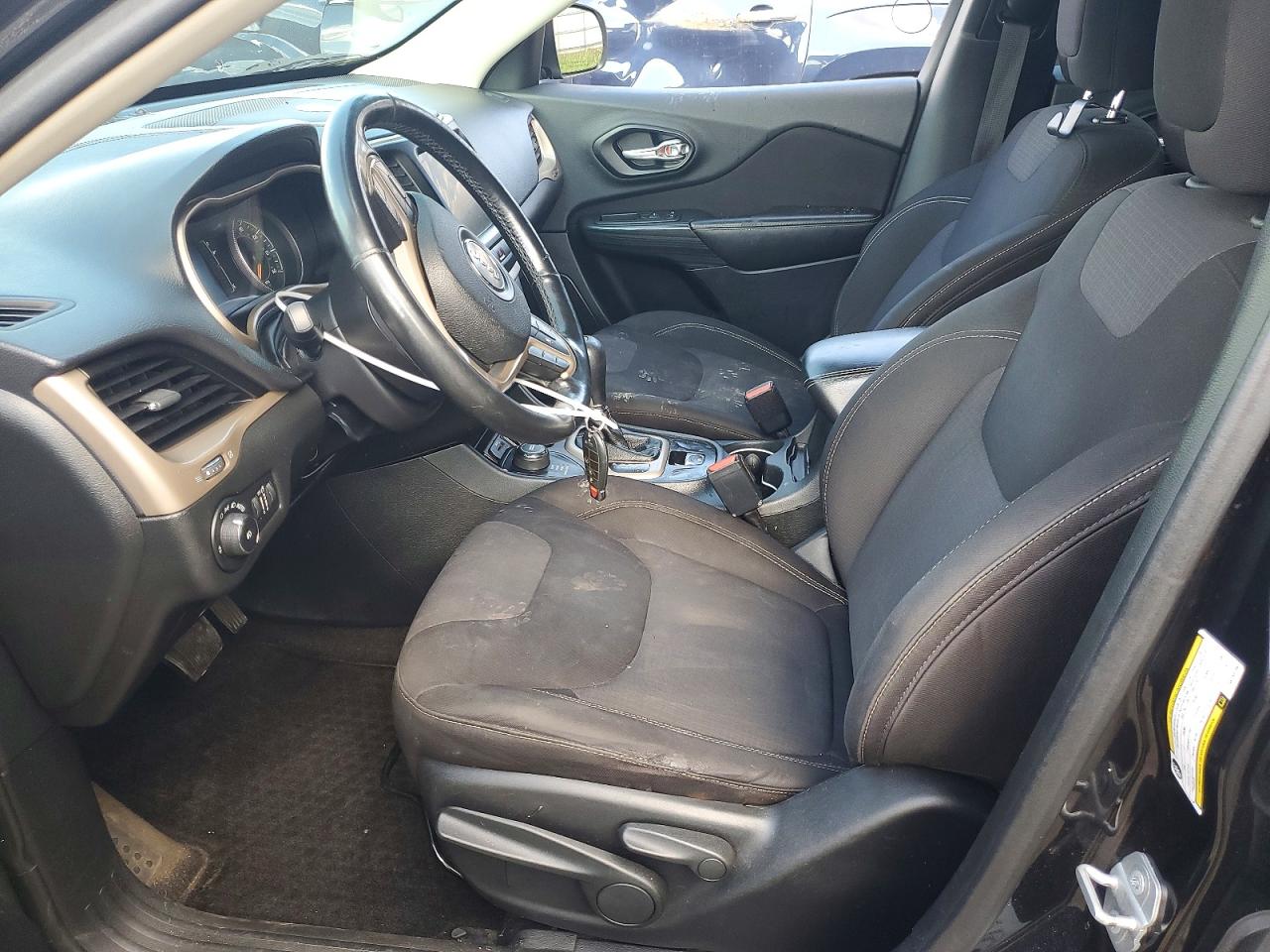 2015 Jeep Cherokee Latitude Black vin: 1C4PJMCS6FW753196