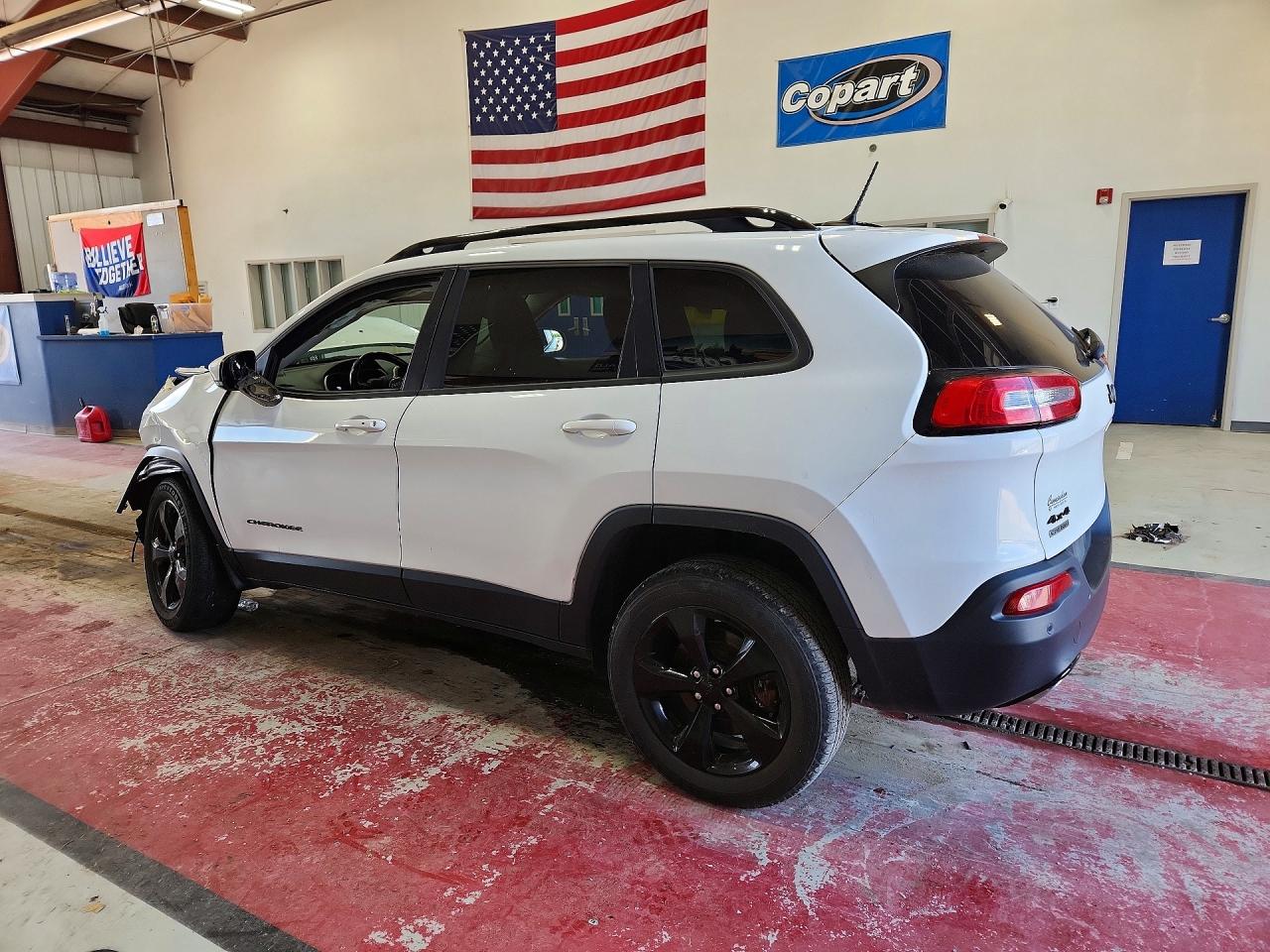 2015 Jeep Cherokee Latitude White vin: 1C4PJMCS6FW792676