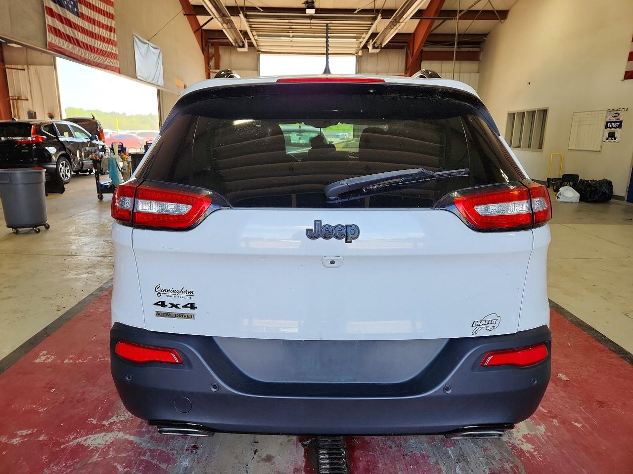 2015 Jeep Cherokee Latitude White vin: 1C4PJMCS6FW792676