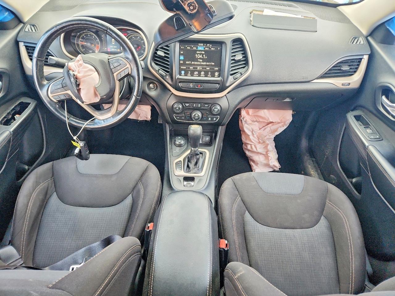 2015 Jeep Cherokee Latitude White vin: 1C4PJMCS6FW792676