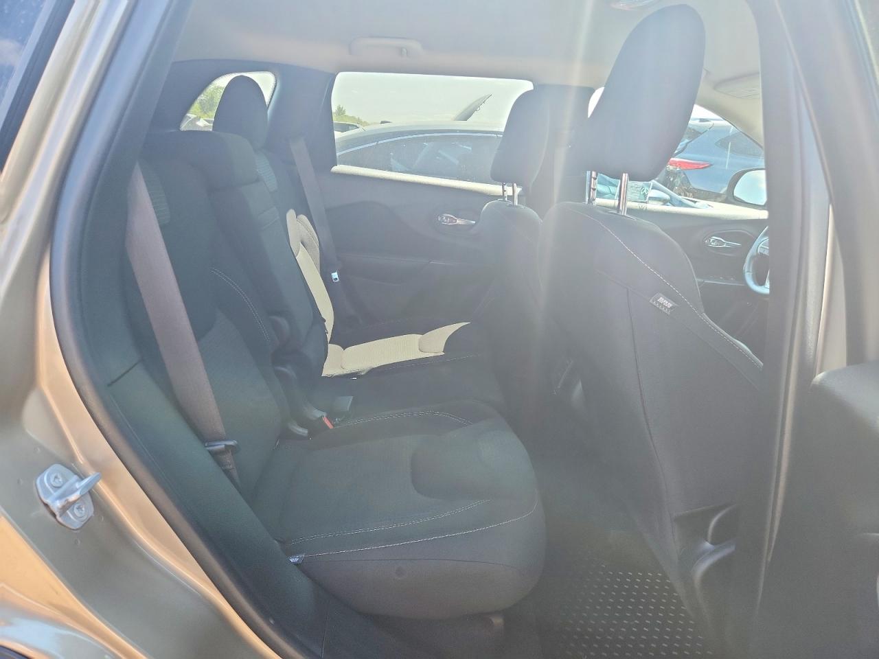 2017 Jeep Cherokee Latitude Brown vin: 1C4PJMCS6HW532717