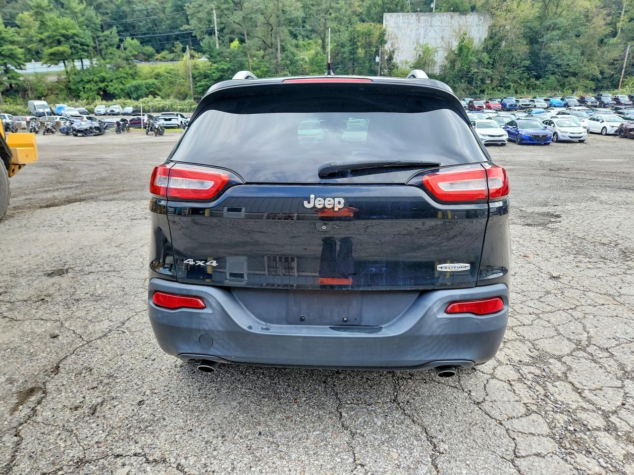 2014 Jeep Cherokee Latitude Black vin: 1C4PJMCS7EW147582