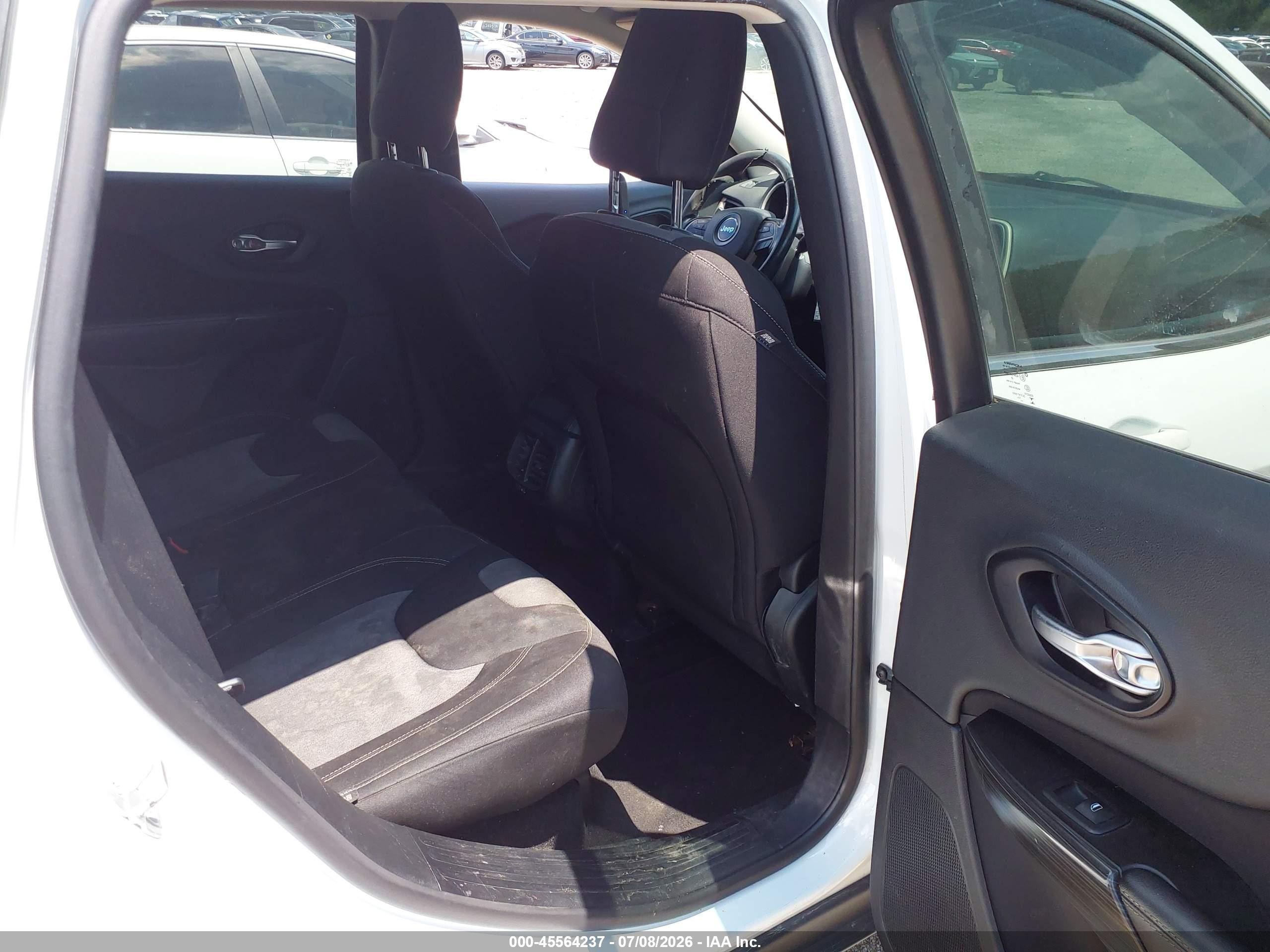 2014 Jeep Cherokee Latitude White vin: 1C4PJMCS7EW179982