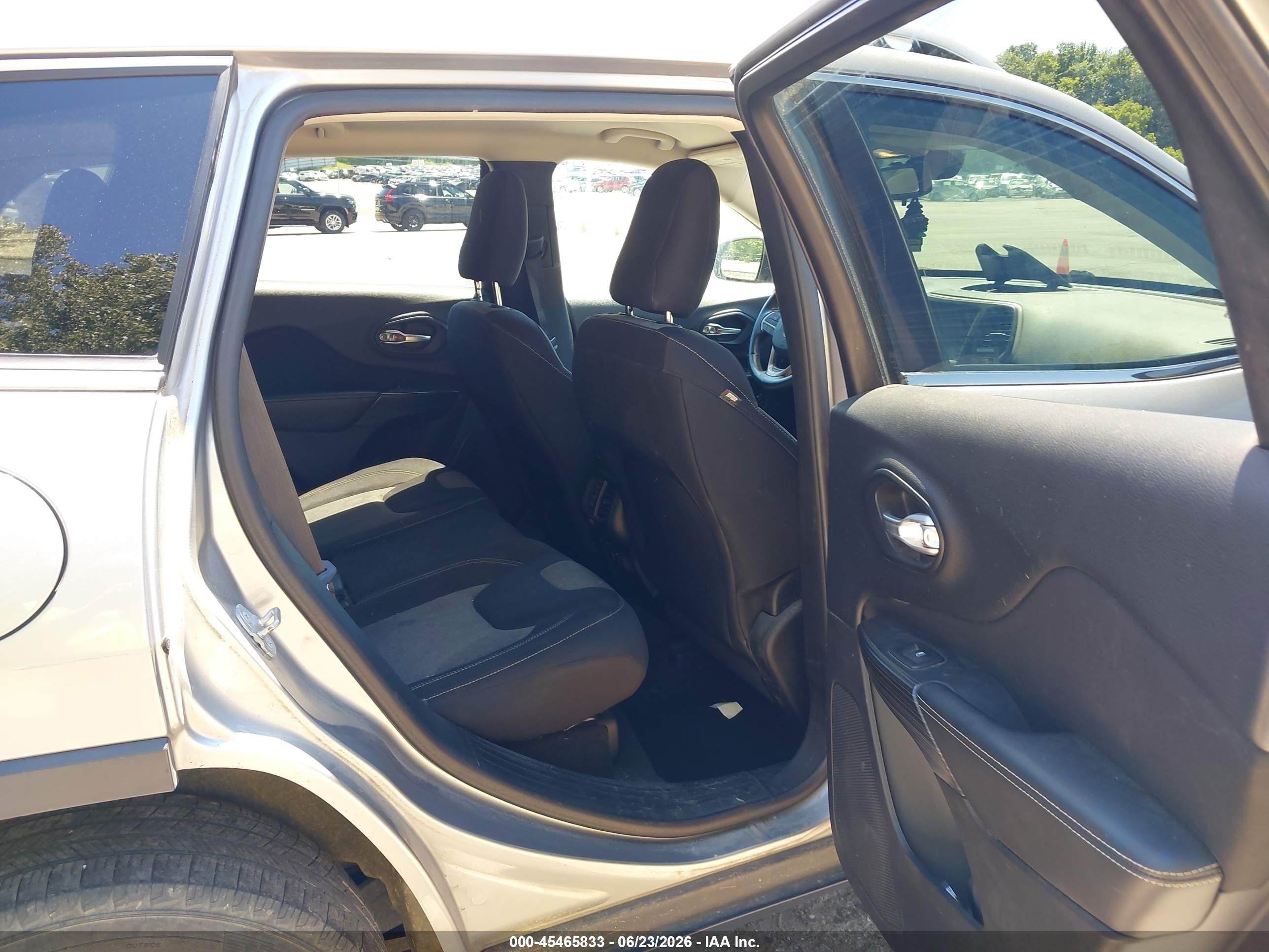 2014 Jeep Cherokee Latitude Gray vin: 1C4PJMCS7EW203696